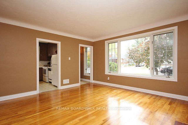 209 Knox Crescent, Alta Vista and Area, ON K1G 0K6 photo 3