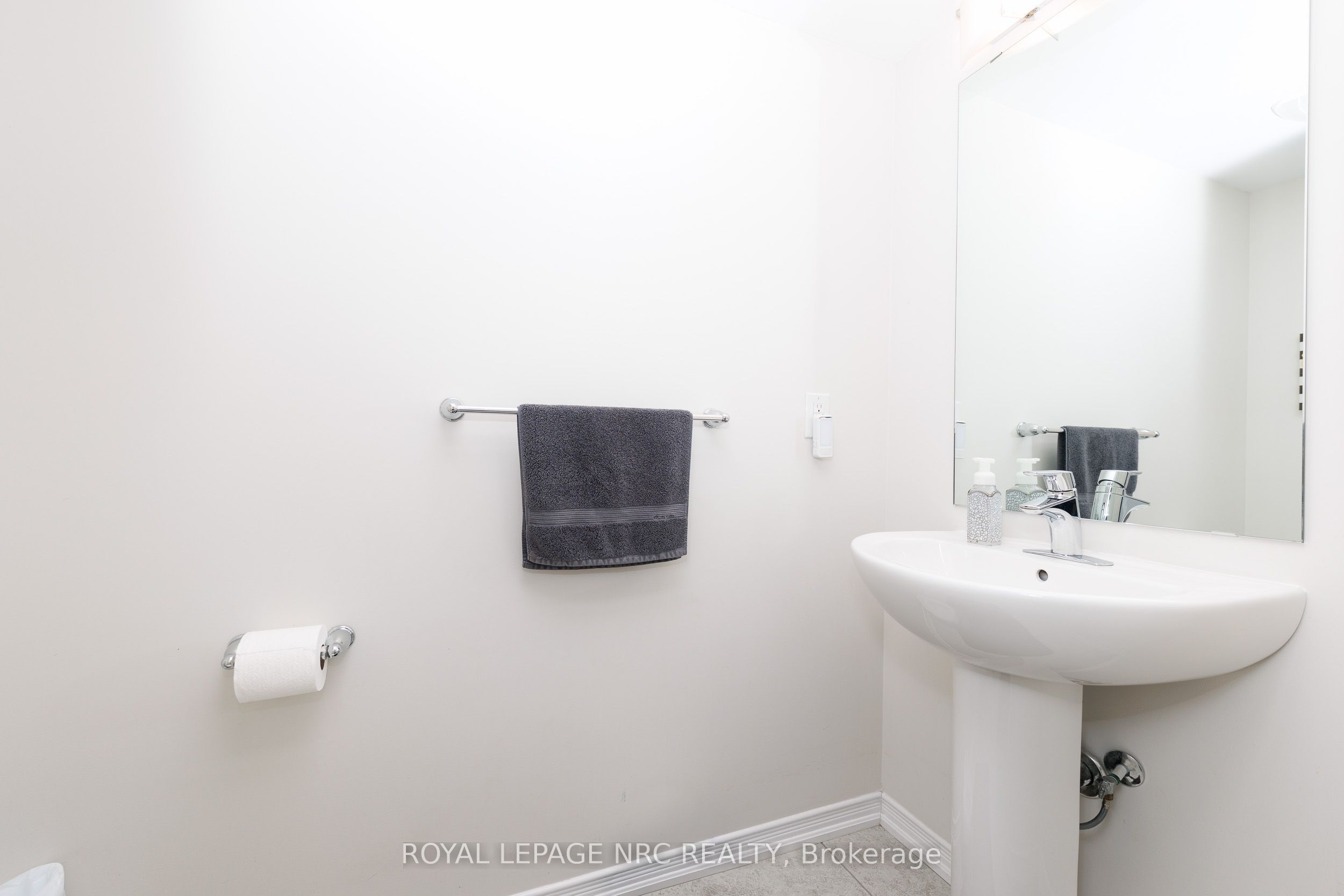7794 White Pine Crescent, Niagara Falls, ON L2H 3R4 photo 4