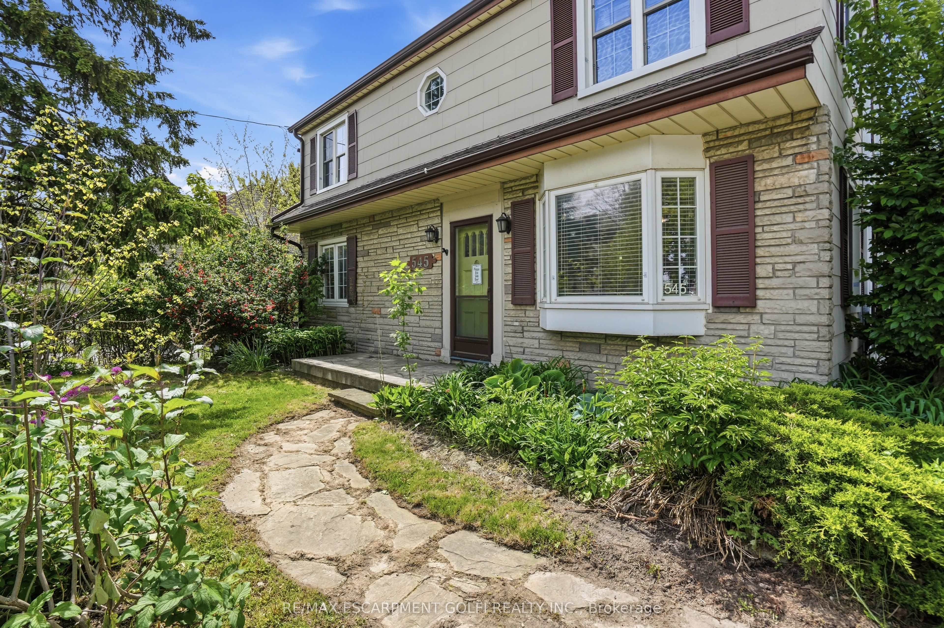 545 Mohawk Road W, Hamilton, ON L9C 1X5 photo 3