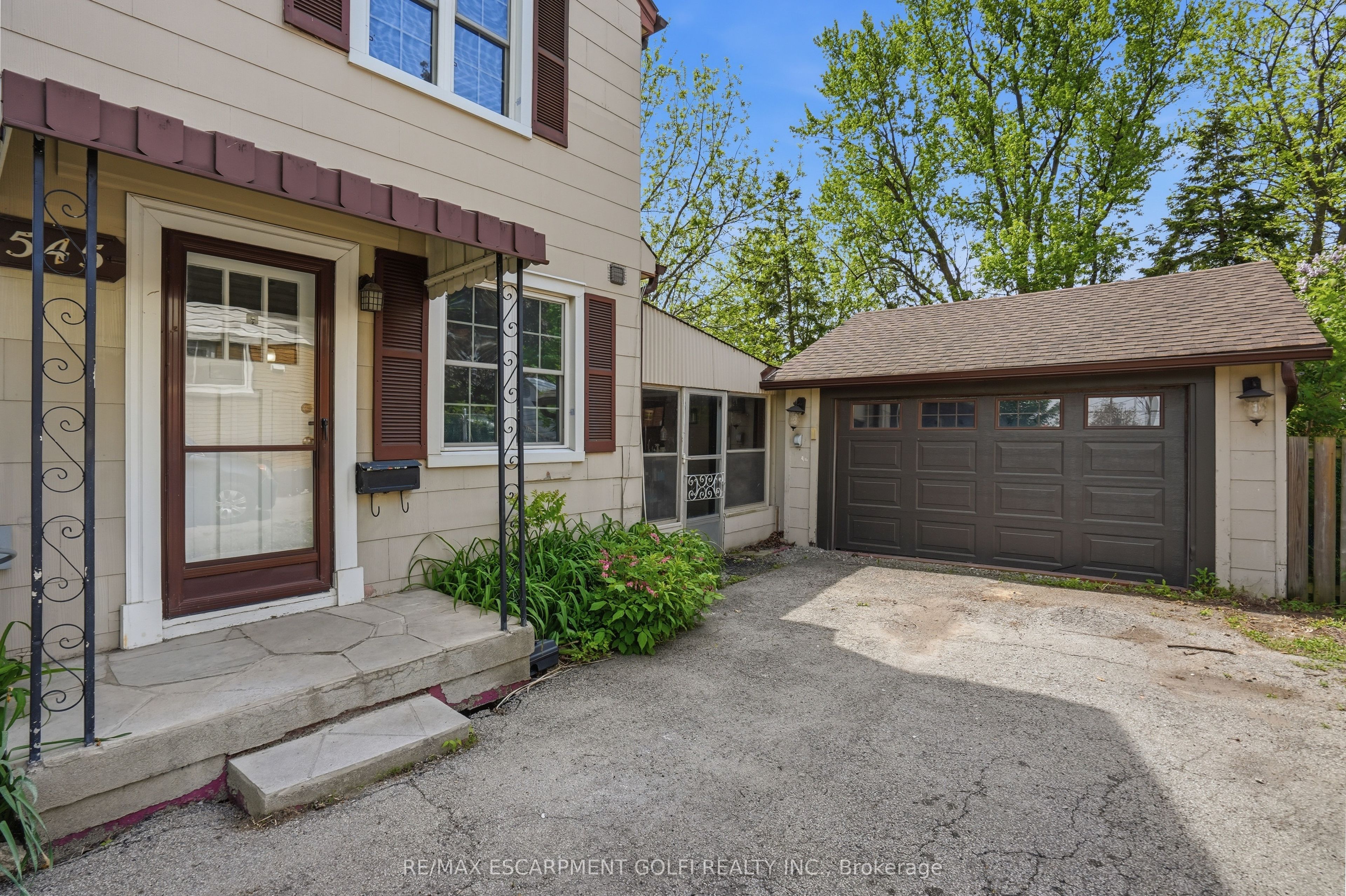 545 Mohawk Road W, Hamilton, ON L9C 1X5 photo 5