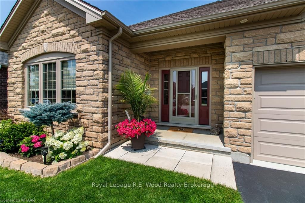 6 ESSELTINE Drive, Tillsonburg, ON N4G 0C3 photo 2