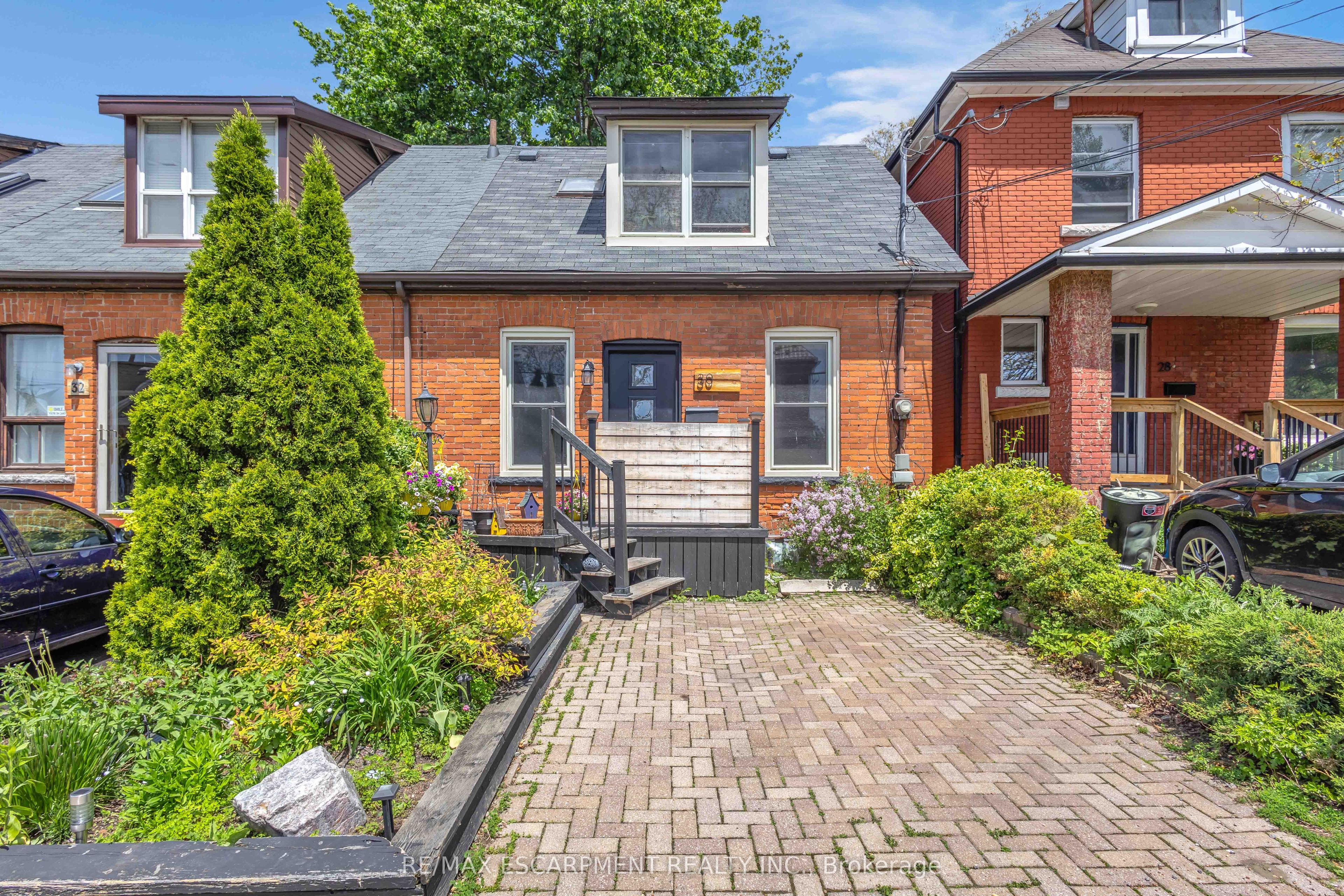 30 Sunset Avenue, Hamilton, ON L8R 1V6