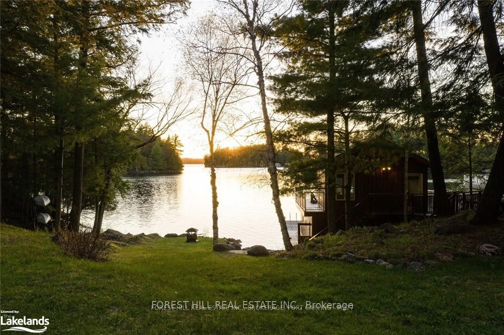 1004 Old Township Road, Muskoka Lakes, ON P0B 1J0 photo 2