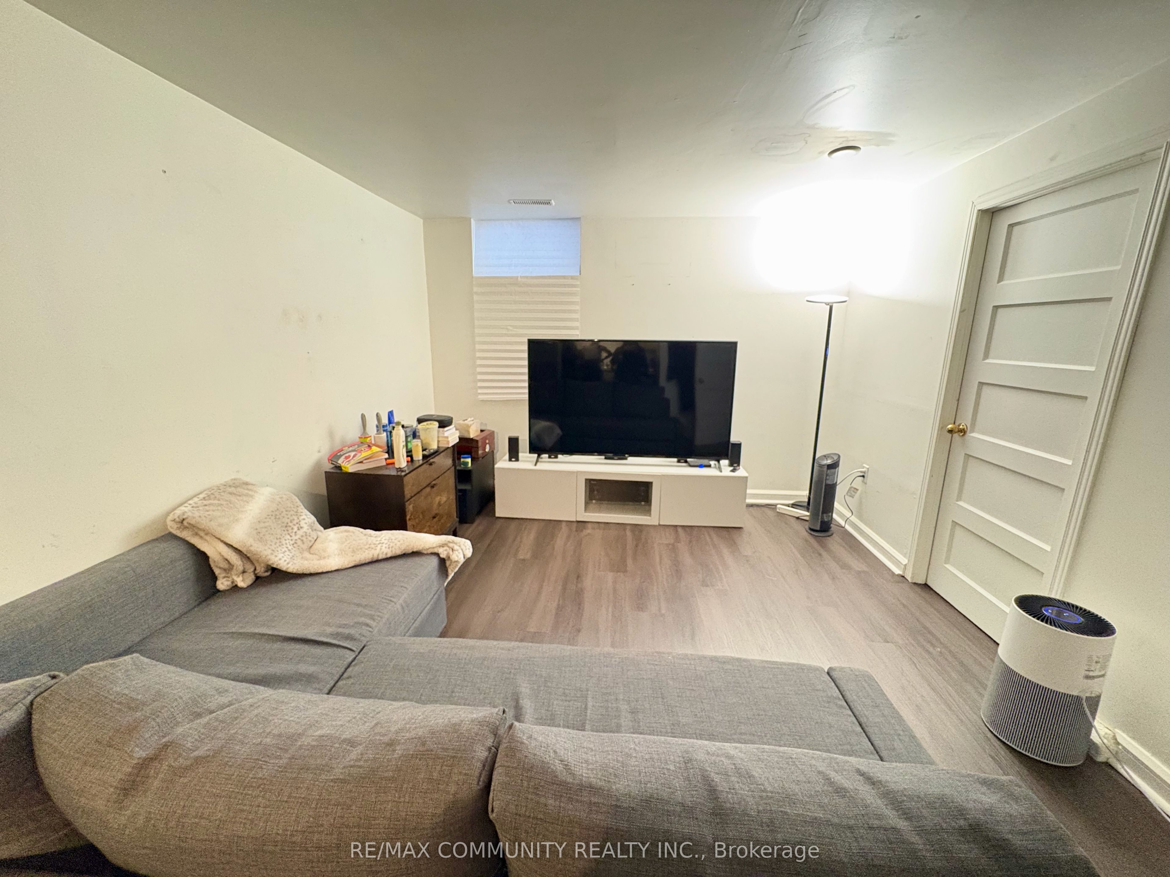 693 Hawley Street BSMT, Peterborough, ON K9J 4C7 photo 2