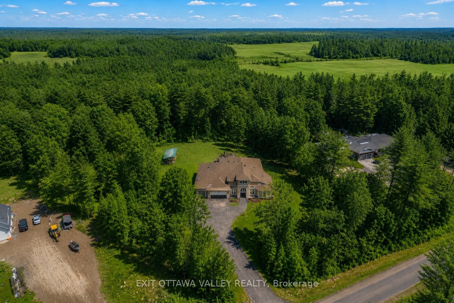 740 Walford Road, Laurentian Valley, ON K8A 6W5