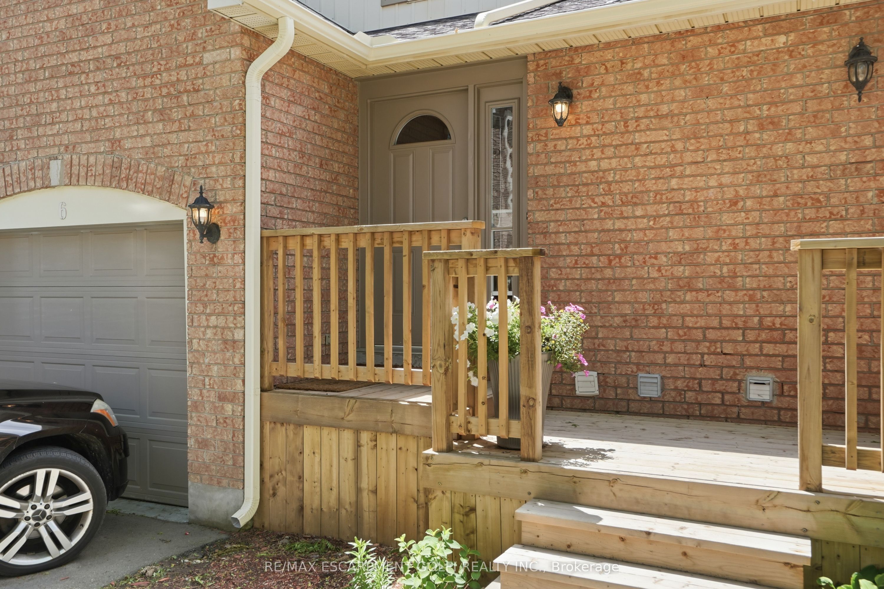 79 Braeheid Avenue 6, Hamilton, ON L8B 0C6 photo 3