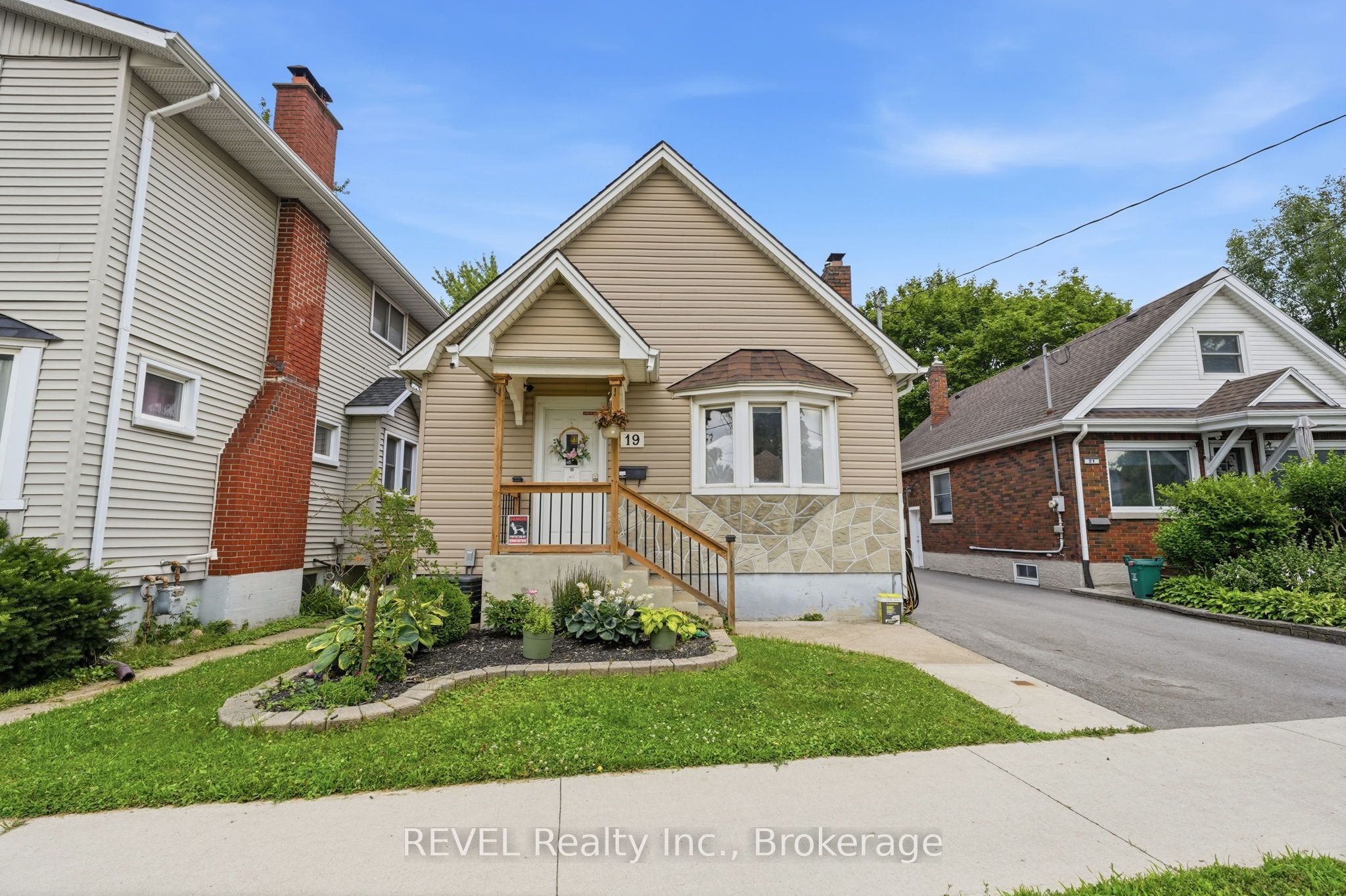 19 Leeper Street, St. Catharines, ON L2S 2M9