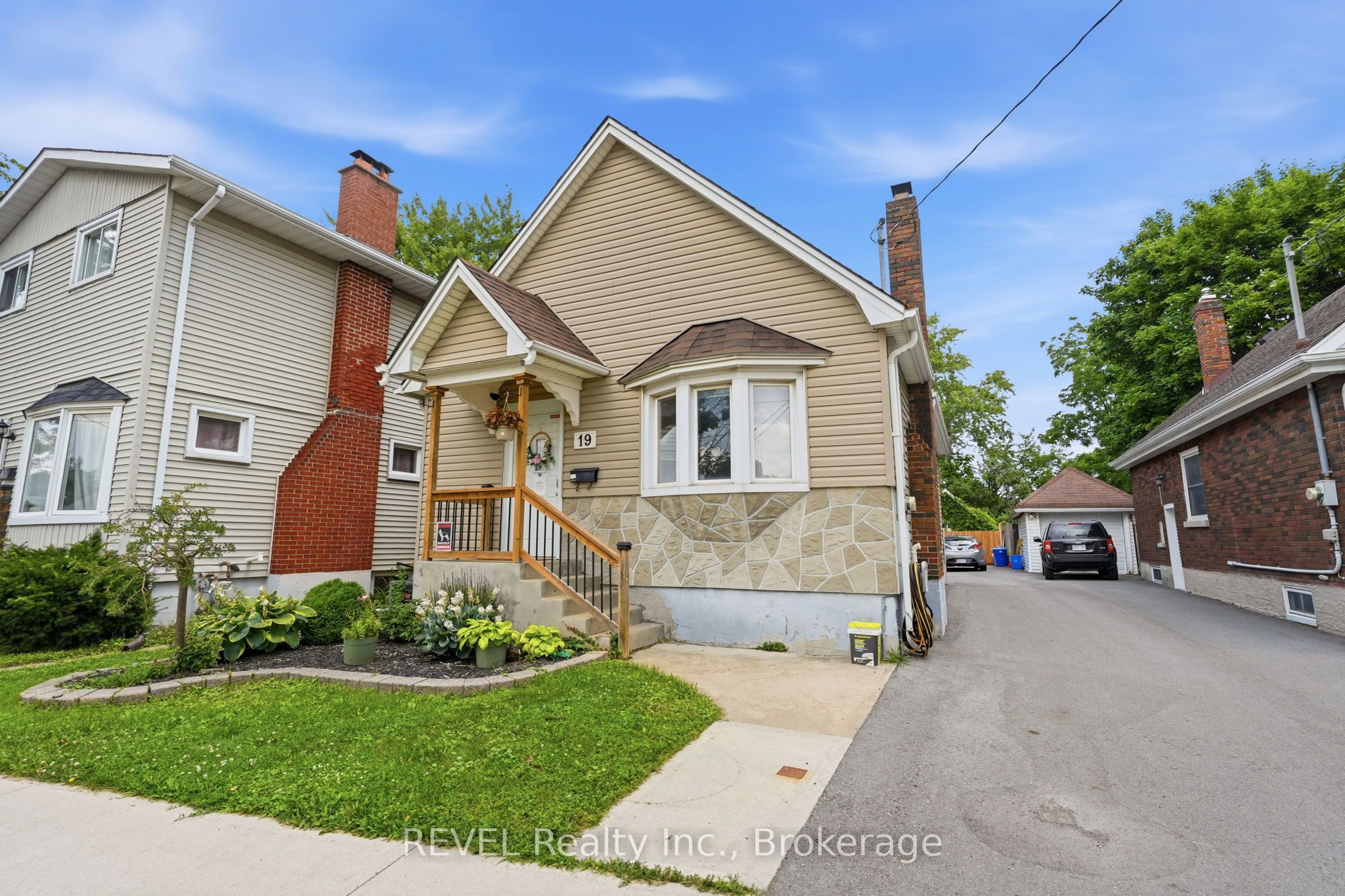 19 Leeper Street, St. Catharines, ON L2S 2M9 photo 3