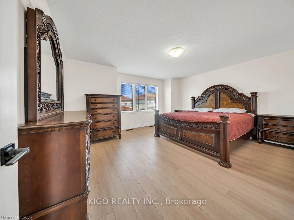 39 Baintree Way, Cambridge, ON N1T 2H3 photo 2