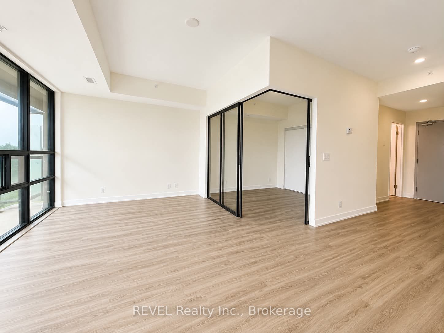 350 Prince Charles Drive 228, Welland, ON L3C 7B3 photo 4