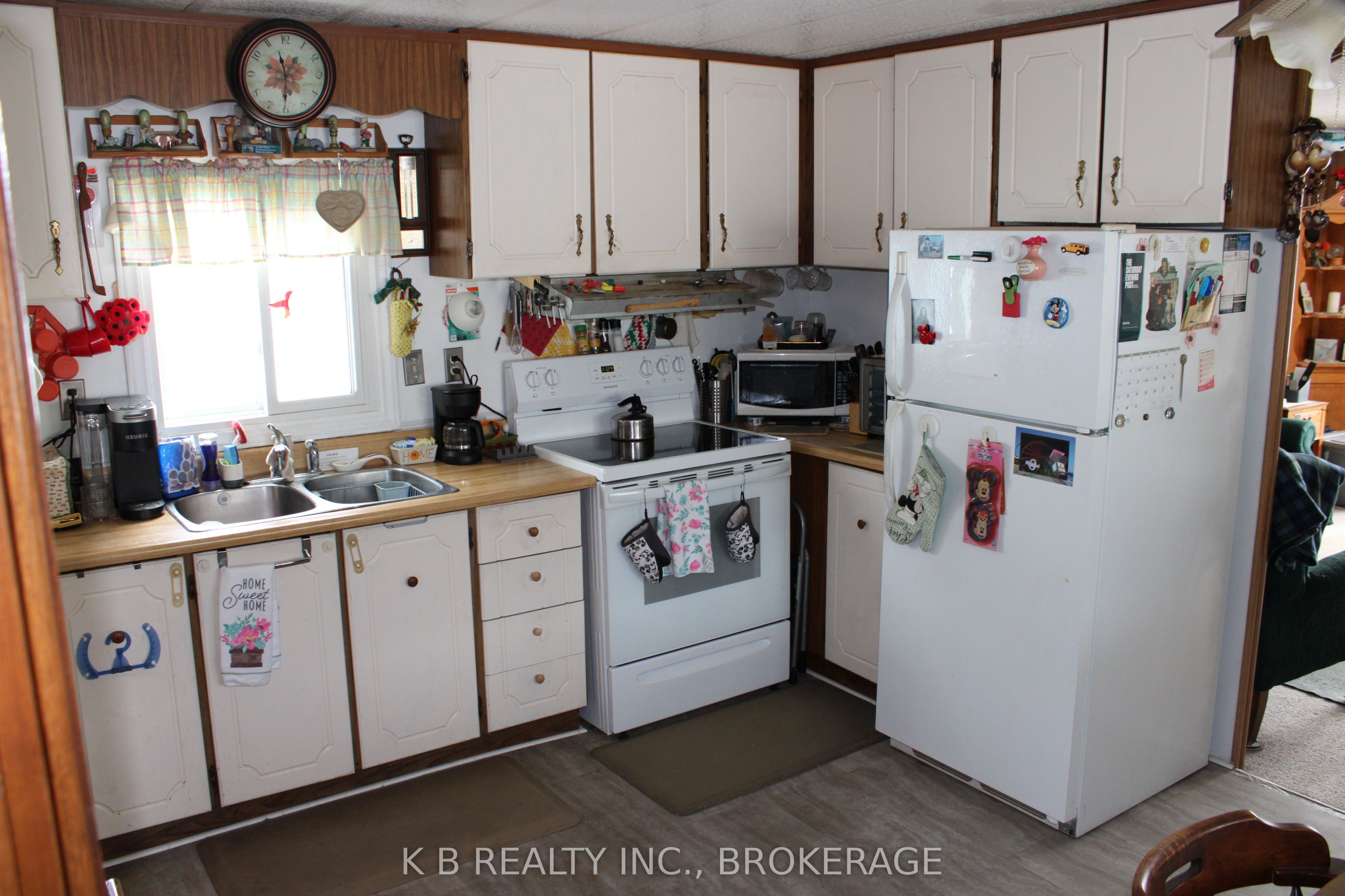 4 Cedar Street W, Greater Napanee, ON K7R 3L1 photo 2
