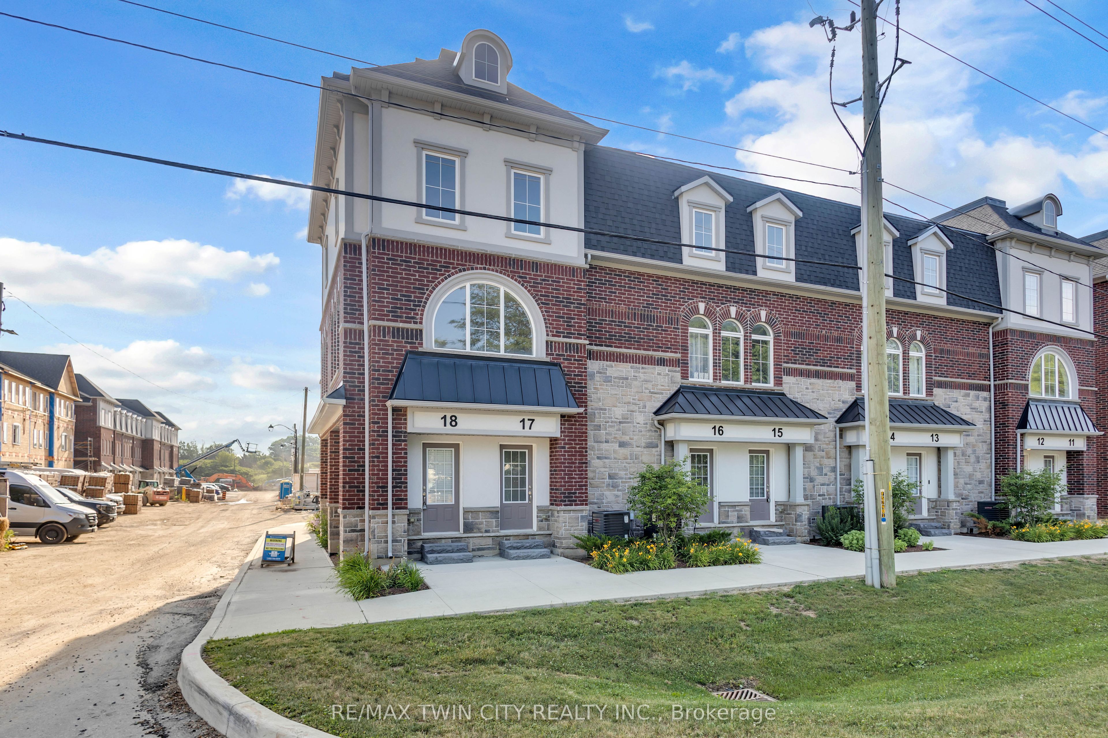 677 Park Road N 17, Brantford, ON N3R 0C2