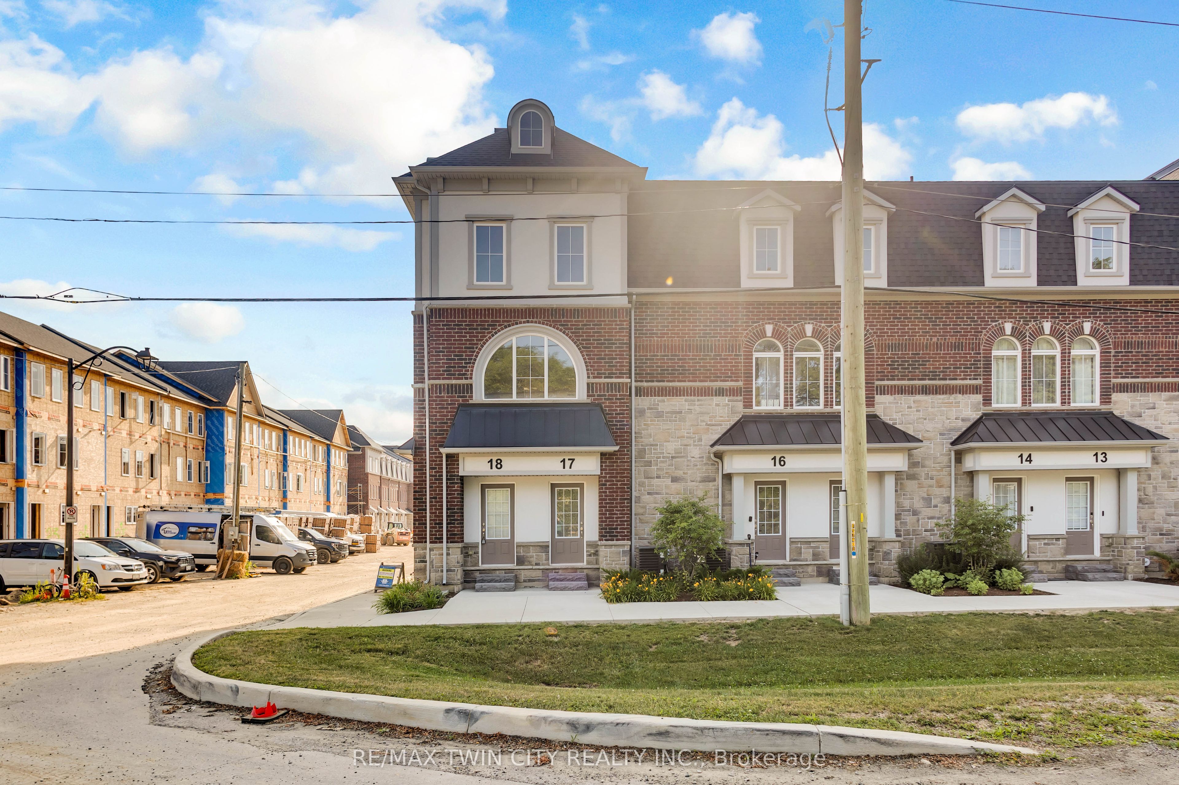 677 Park Road N 17, Brantford, ON N3R 0C2 photo 2
