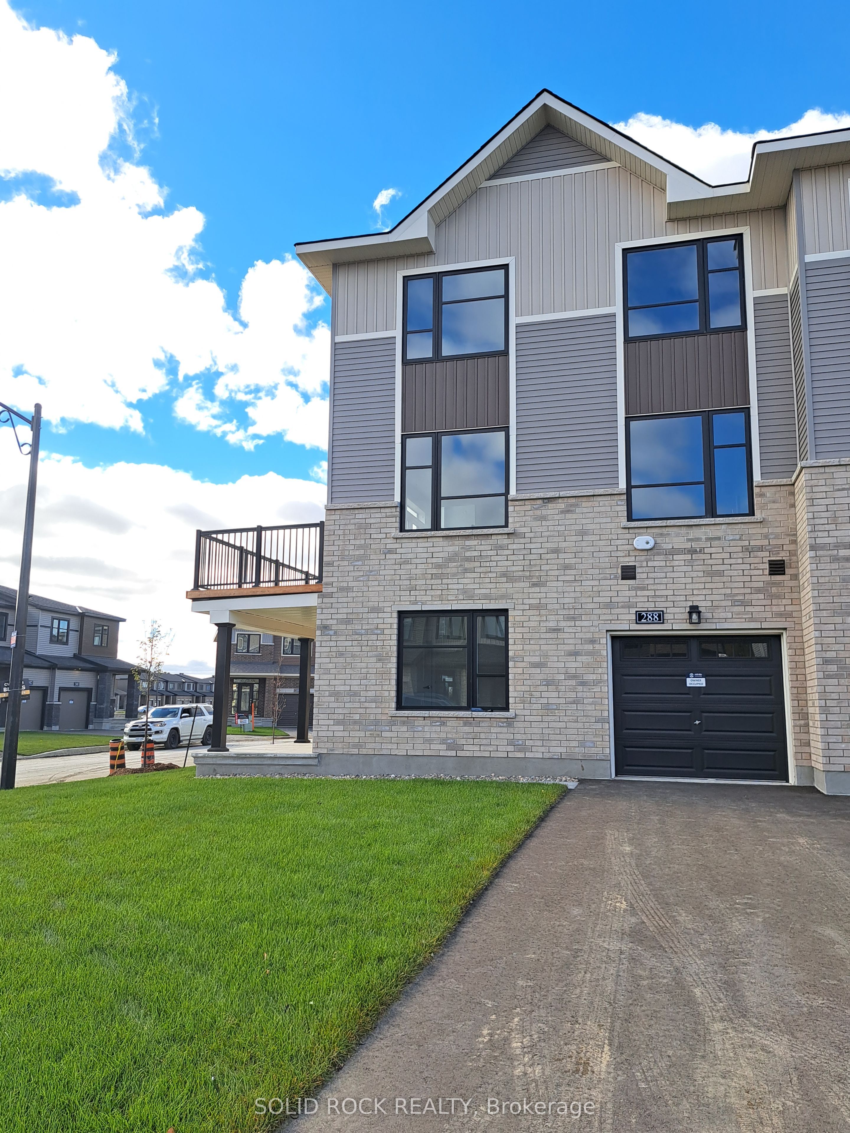 288 Elsie Macgill Walk, Kanata, ON K2W 0L2