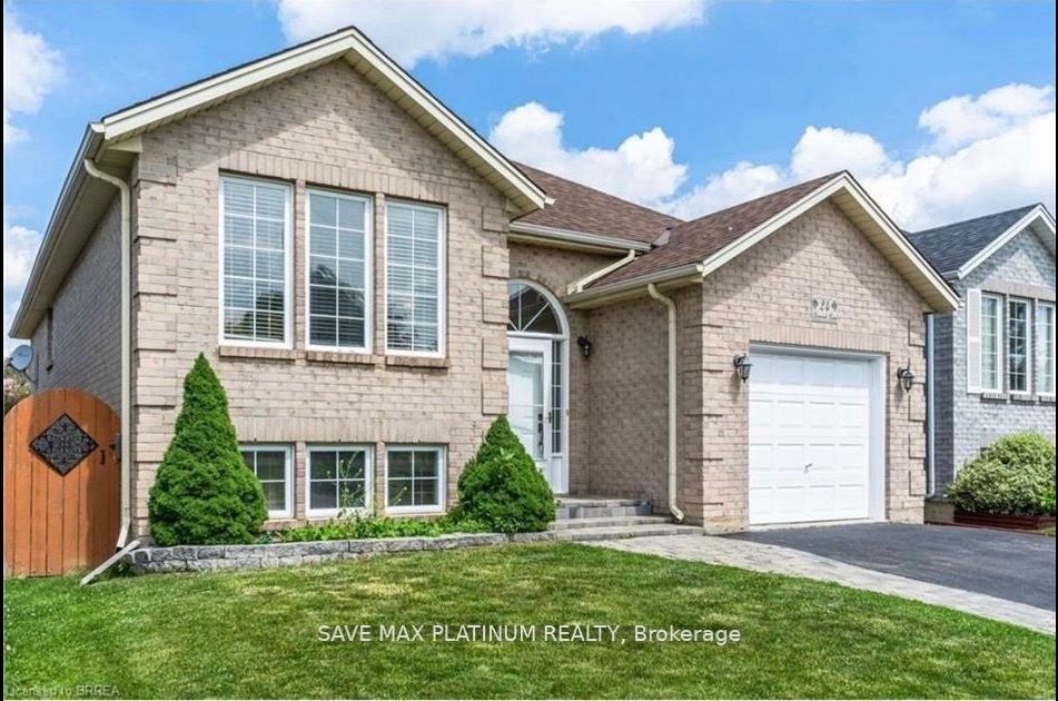 24 Limerick Lane, Brantford, ON N3T 6L3