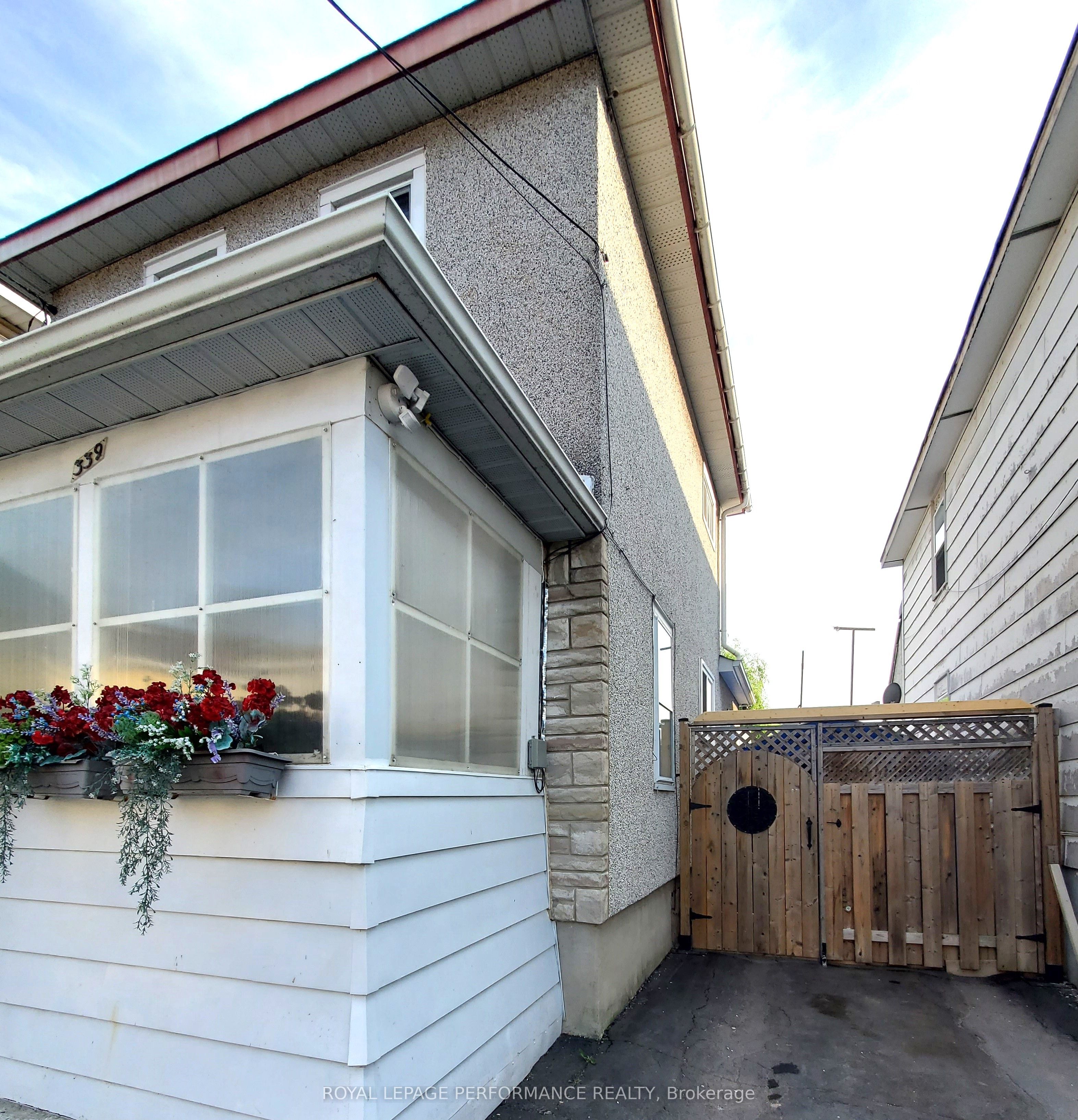 339 Louisa Street, Cornwall, ON K6H 4R2 photo 2