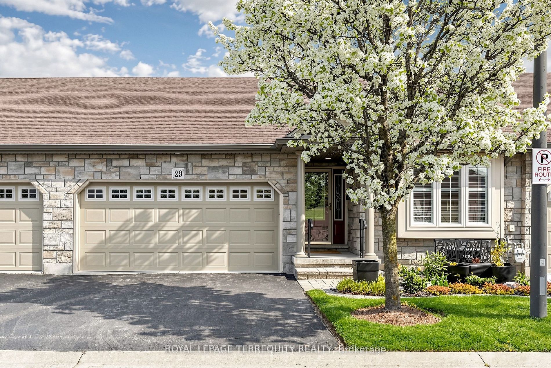 29 Rose Glen Crescent, Niagara-on-the-Lake, ON L0S 1T0 photo 2