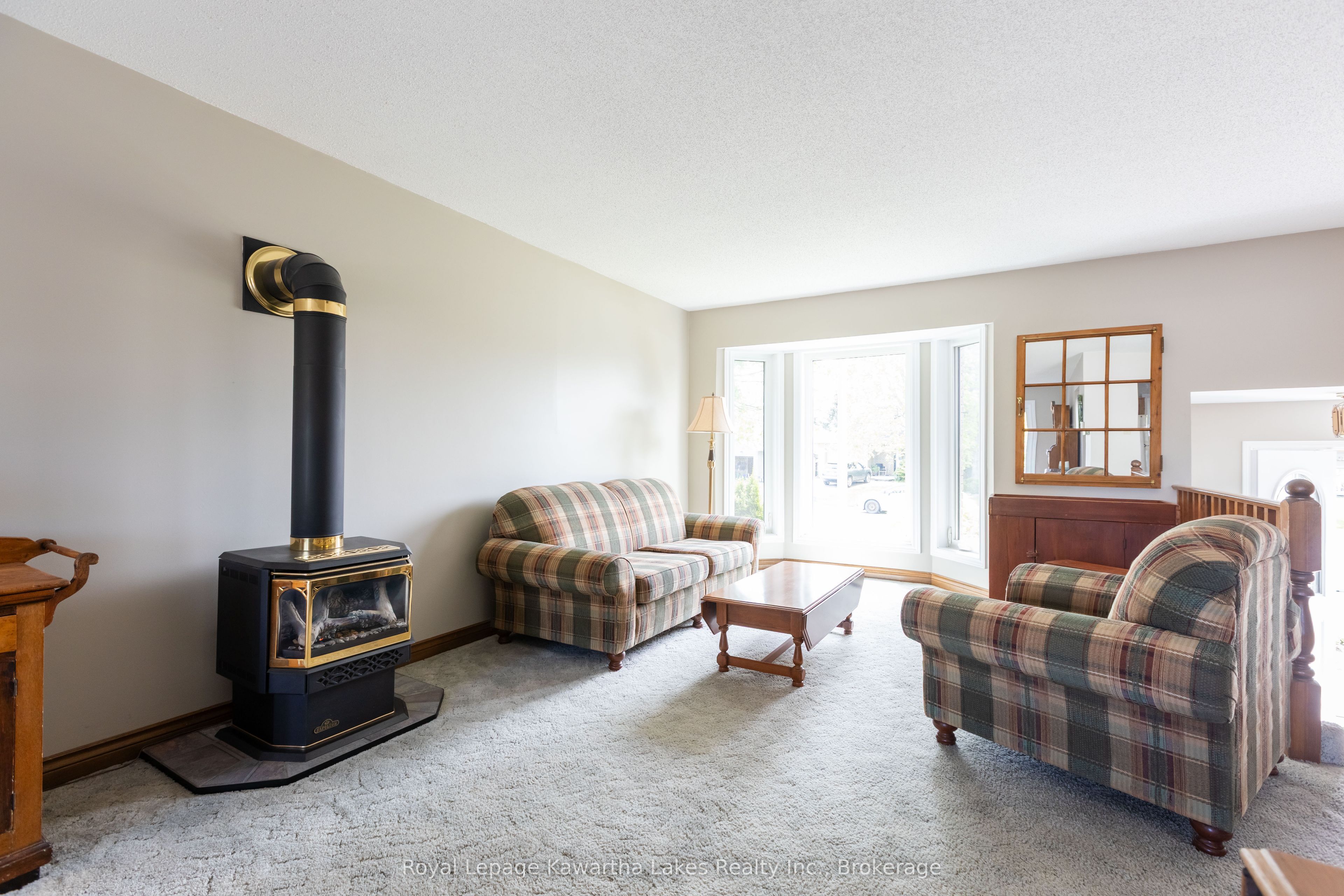 28 Andrew Drive, Kawartha Lakes, ON K9V 5W6 photo 5