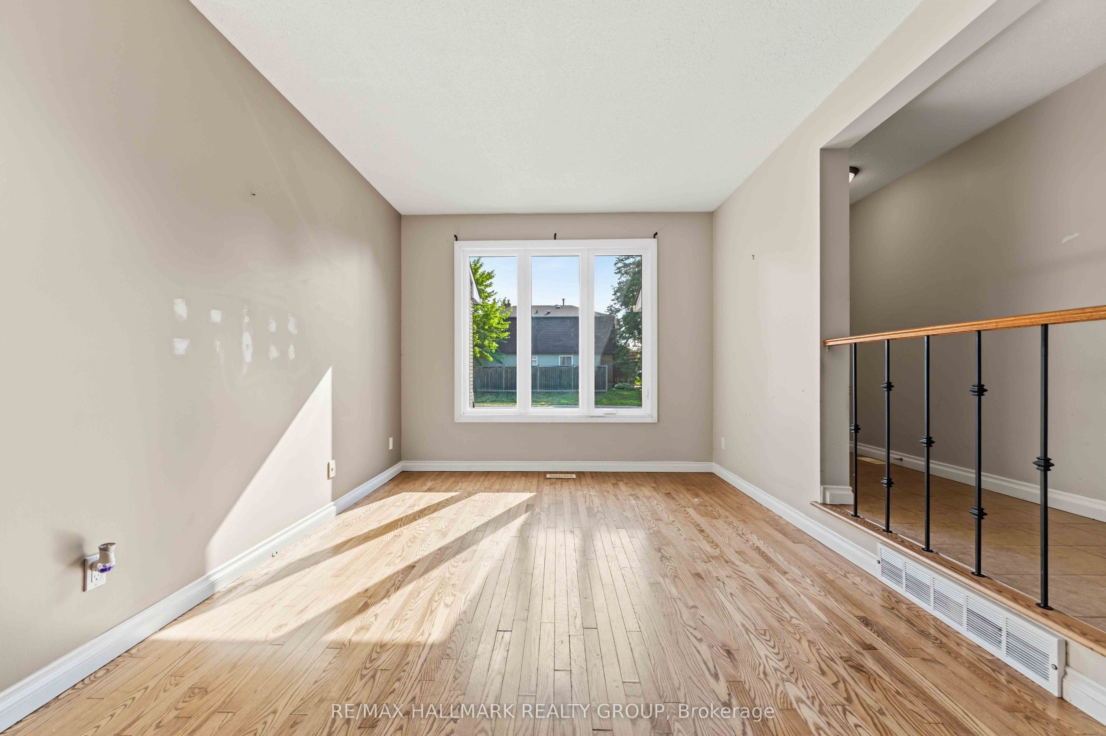 1093 St-Emmanuel Terrace, Orleans - Convent Glen and Area, ON K1C 2J6 photo 5