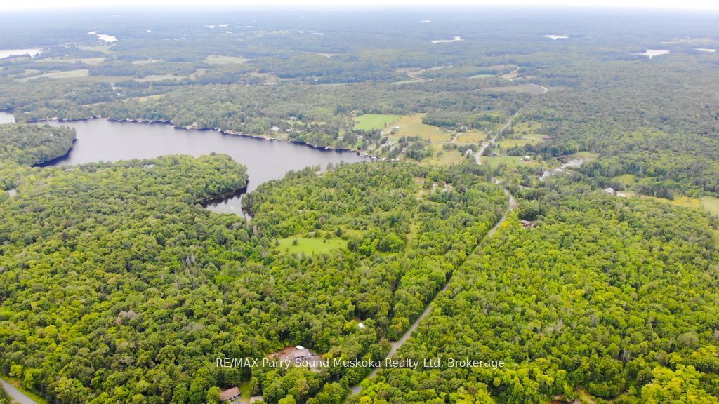 335 Centre Road, McKellar, ON P2A 0B4 photo 2