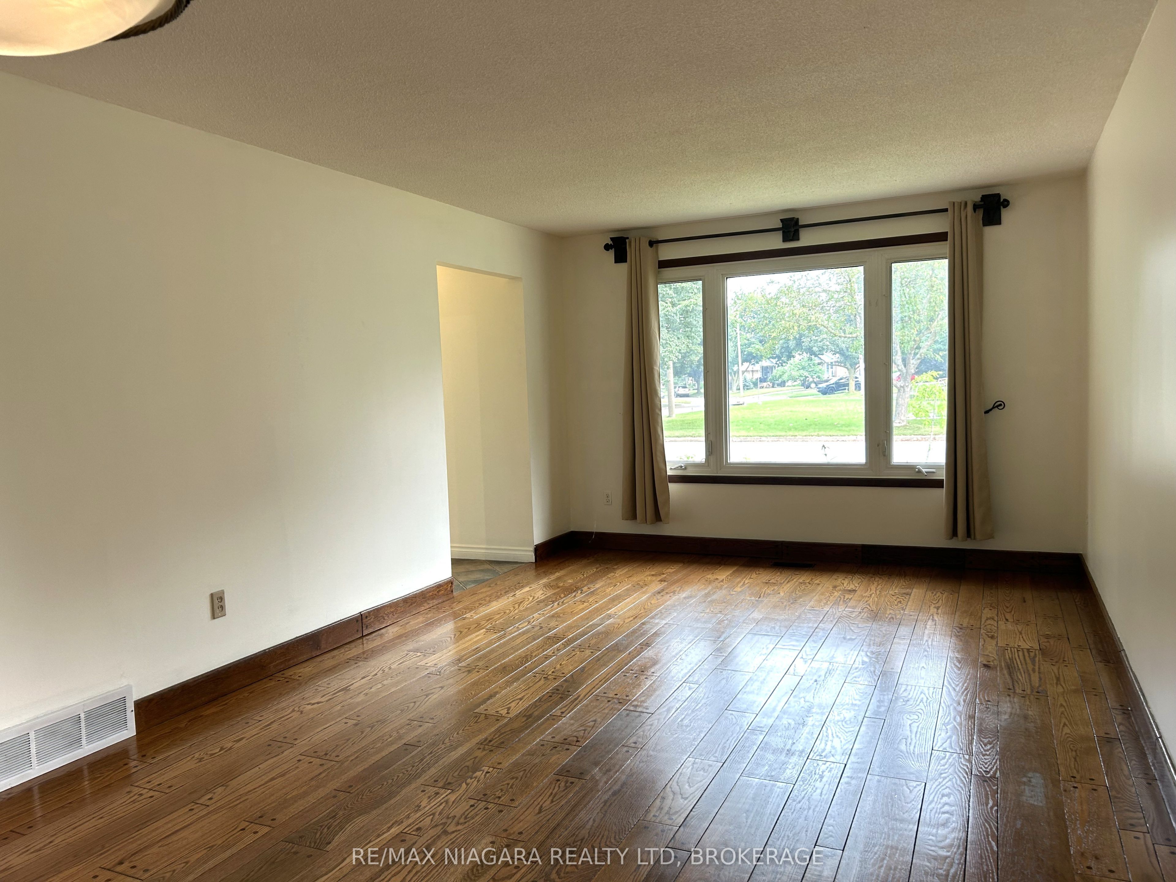 26 Friars Court, St. Catharines, ON L2N 6B5 photo 2