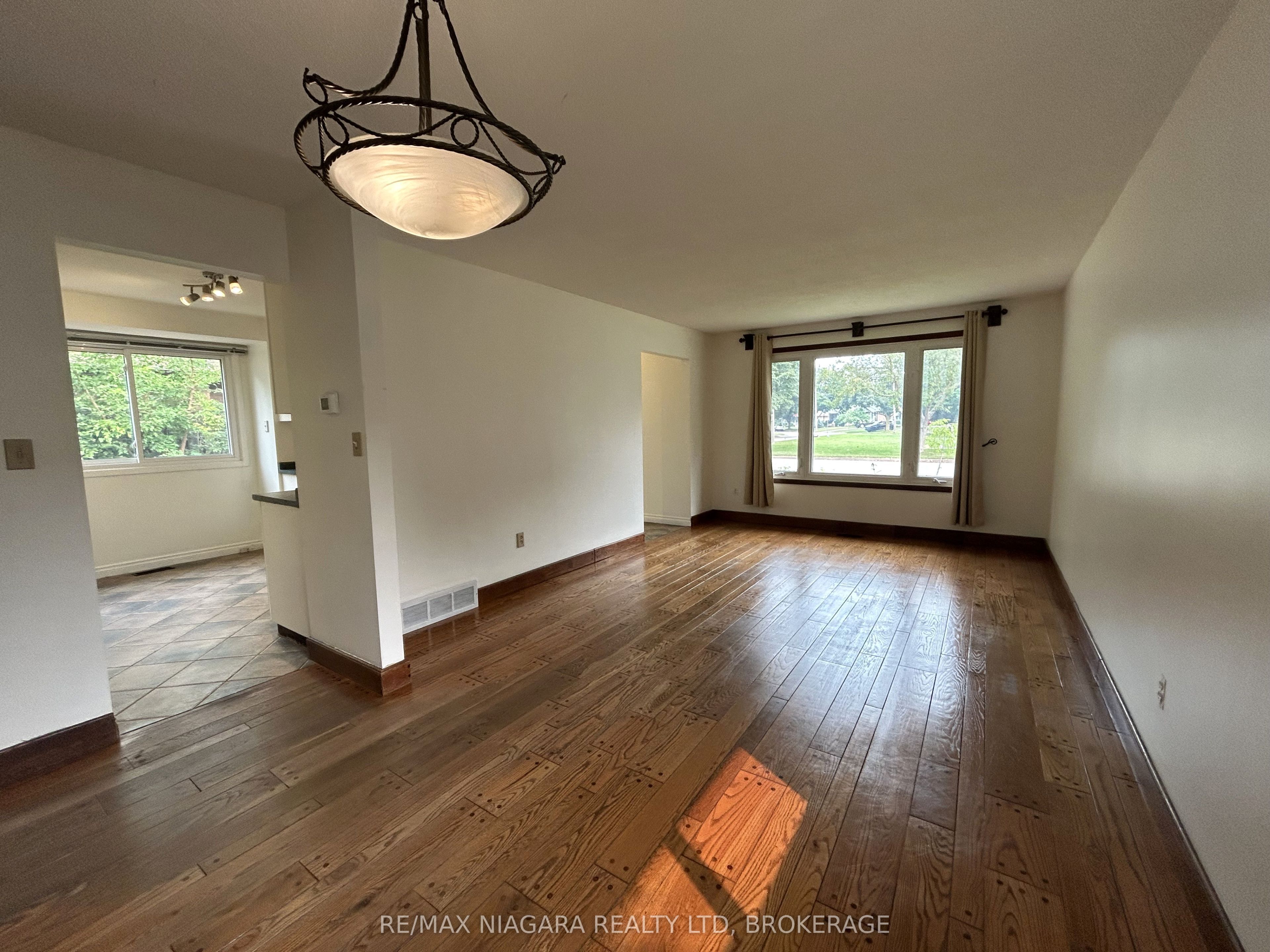 26 Friars Court, St. Catharines, ON L2N 6B5 photo 3