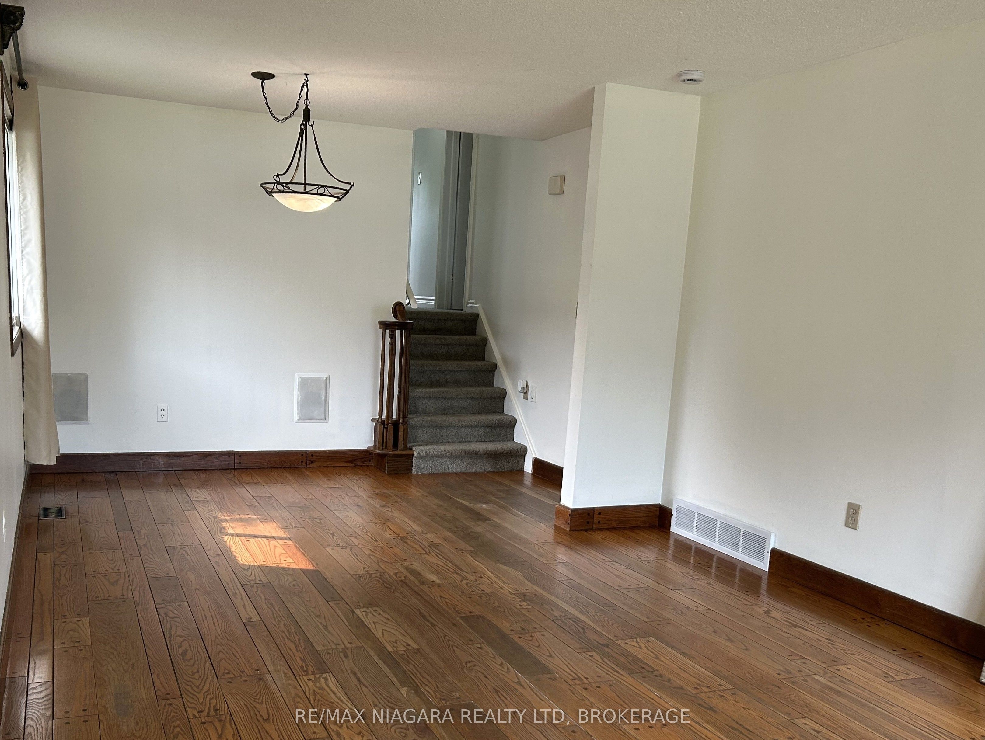26 Friars Court, St. Catharines, ON L2N 6B5 photo 5