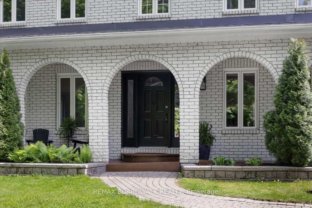 8128 MILES Crescent, Greely - Metcalfe - Osgoode - Vernon and Area, ON K0A 2P0 photo 2