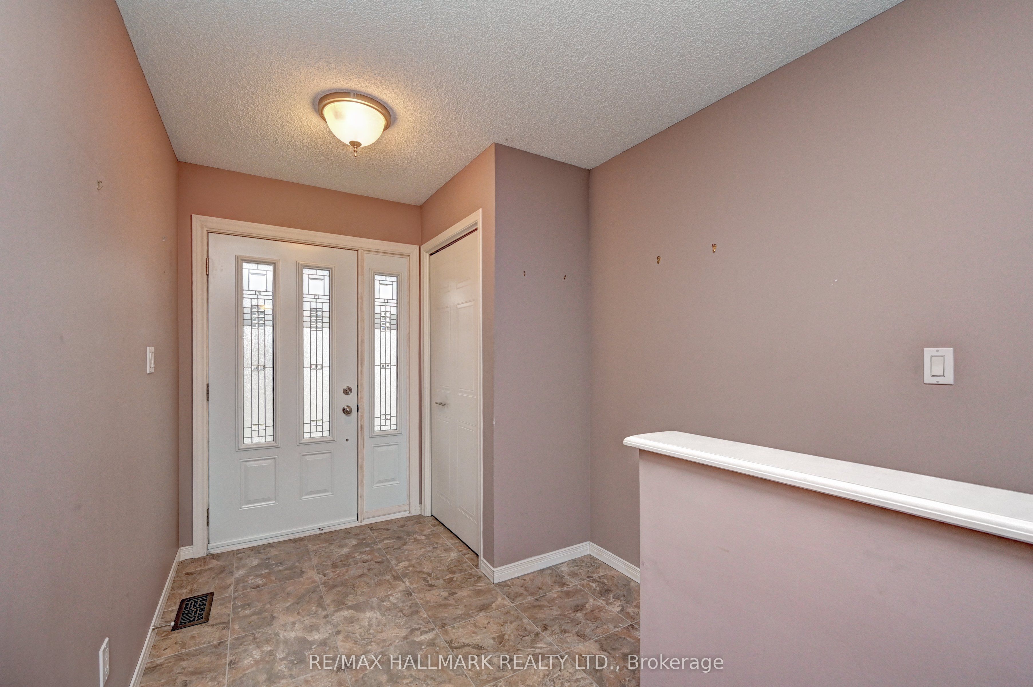 2 Brasher Drive, Tillsonburg, ON N4G 5T2 photo 2