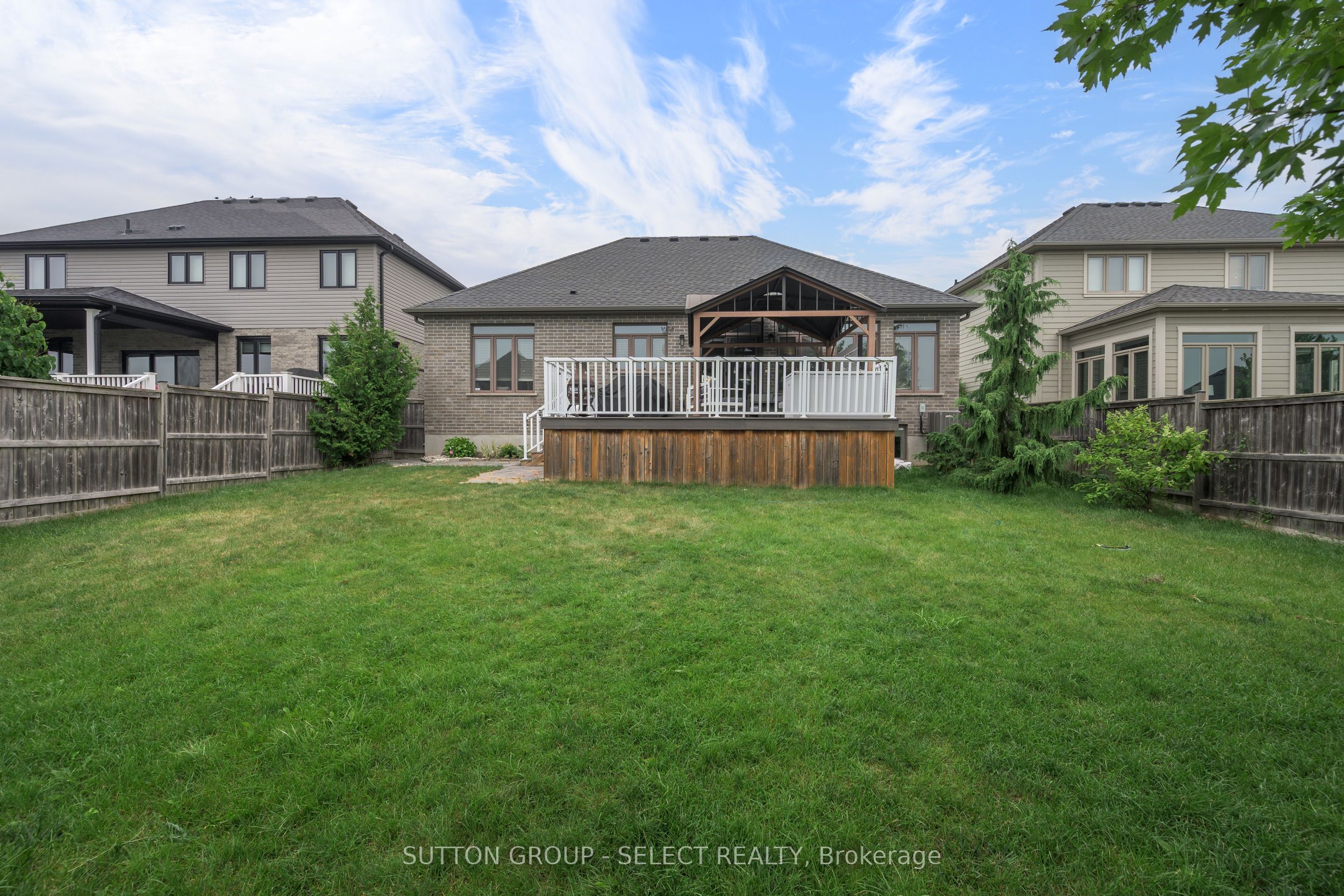 14 Mayapple Crescent, Middlesex Centre, ON N0M 2A0 photo 2