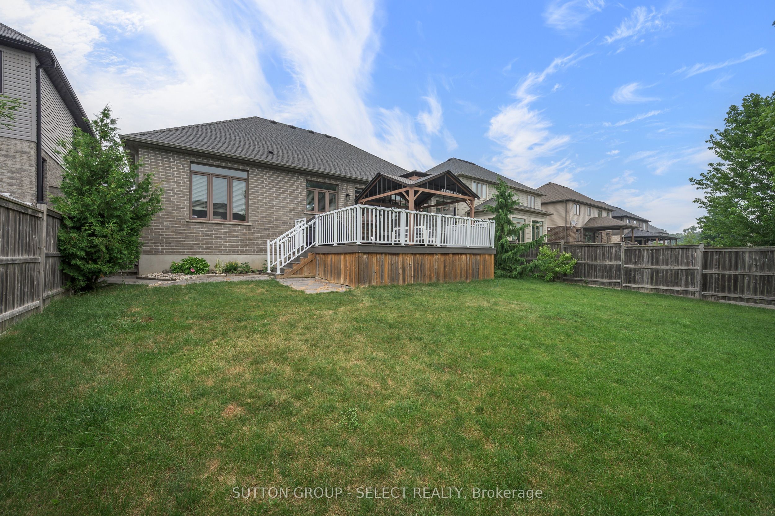 14 Mayapple Crescent, Middlesex Centre, ON N0M 2A0 photo 3