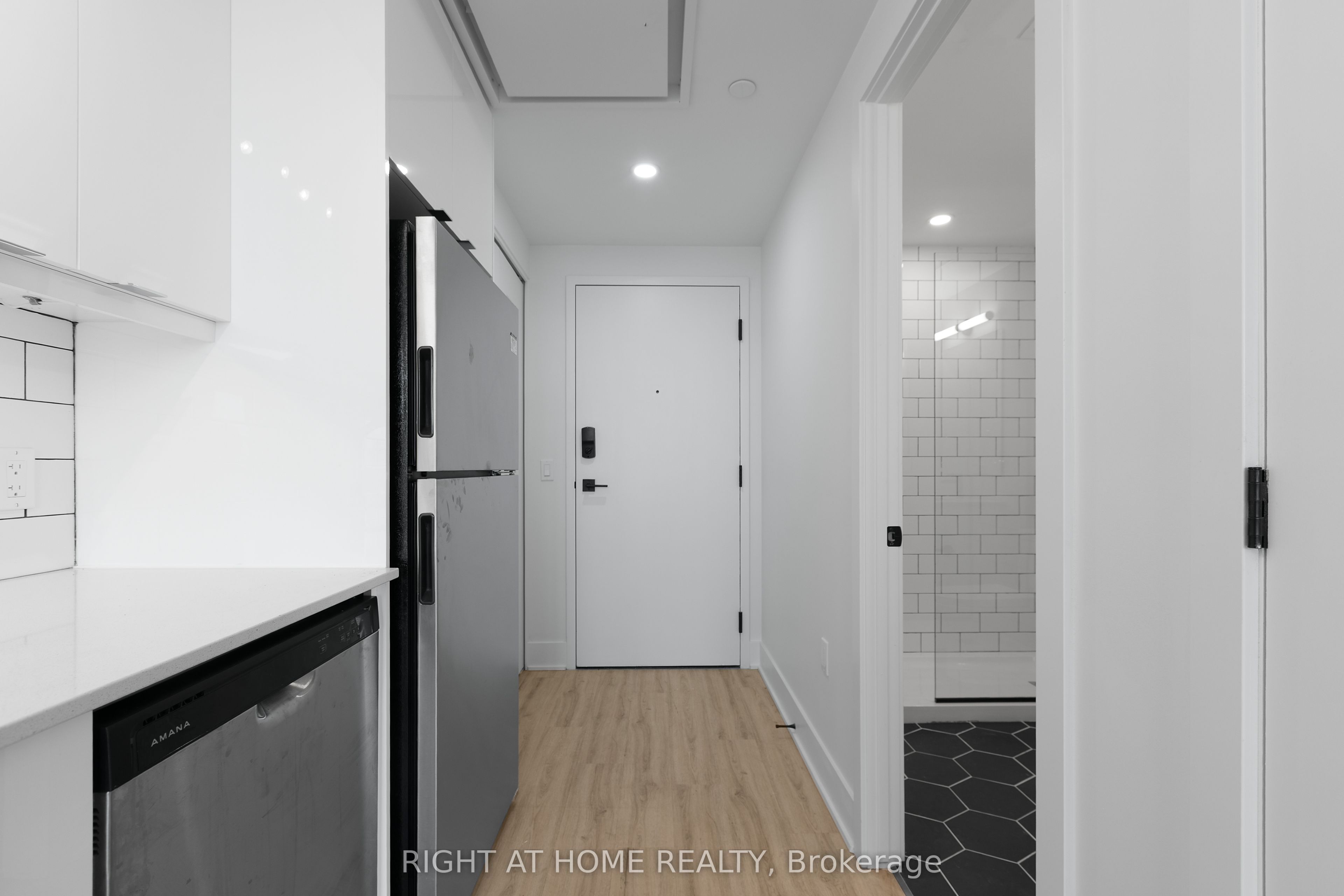 377 Winona Avenue 502, Westboro - Hampton Park, ON K1Z 5H8 photo 3