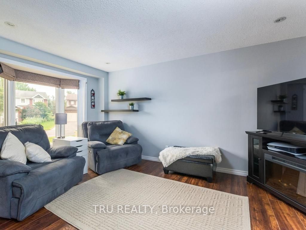 24 Soho Crescent, Barrhaven, ON K2J 2W1 photo 3