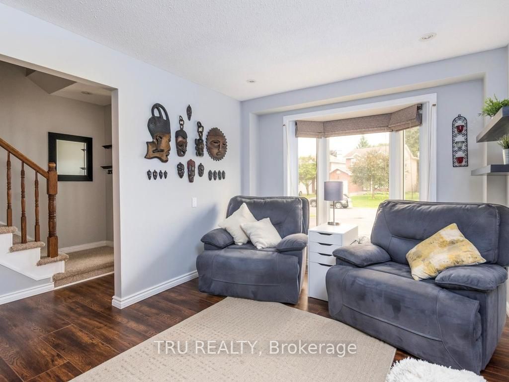24 Soho Crescent, Barrhaven, ON K2J 2W1 photo 4