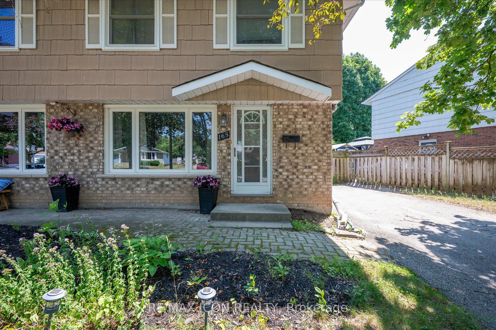 165 Selkirk Drive, Kitchener, ON N2E 1M5 photo 3