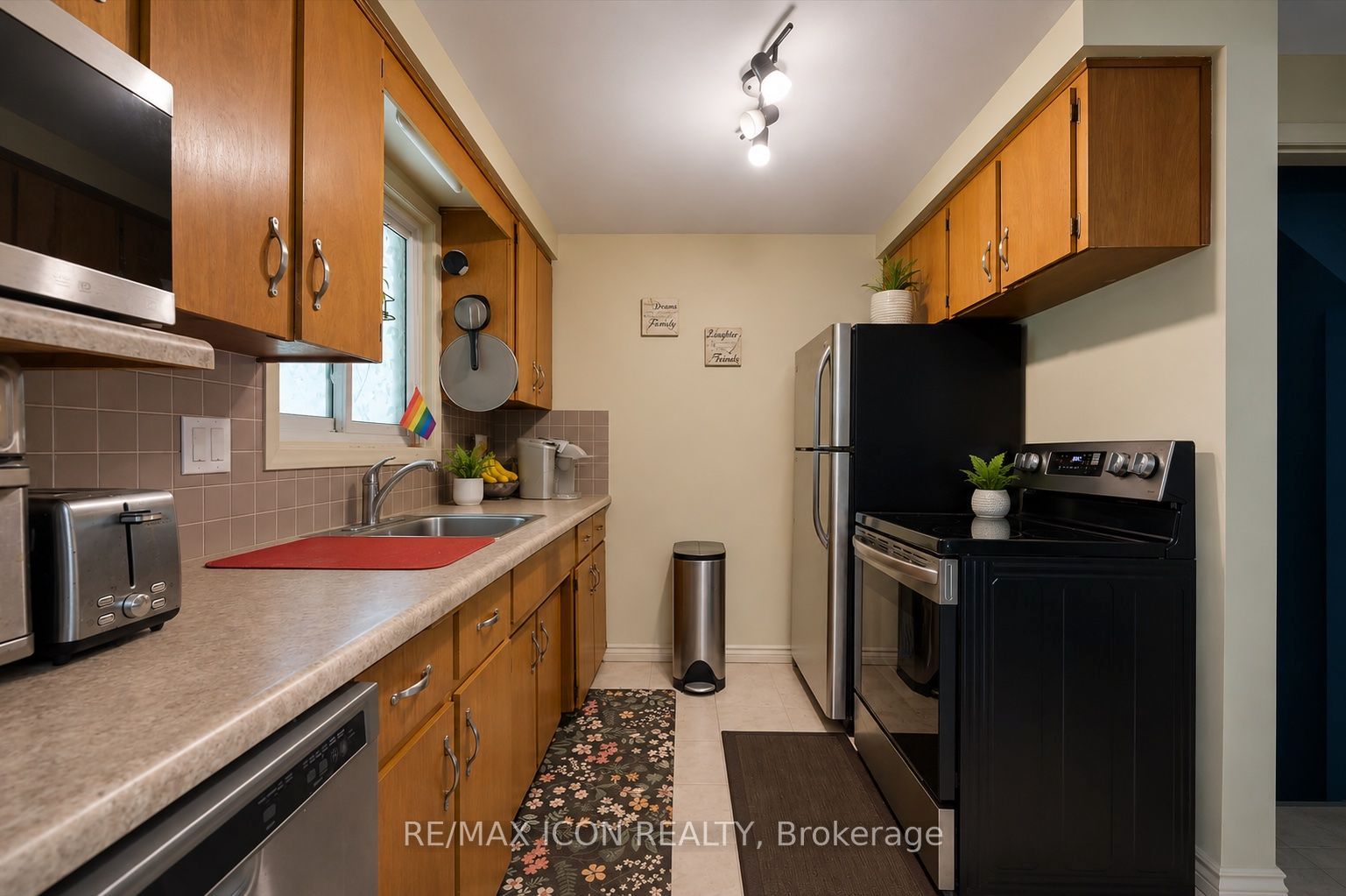 165 Selkirk Drive, Kitchener, ON N2E 1M5 photo 5
