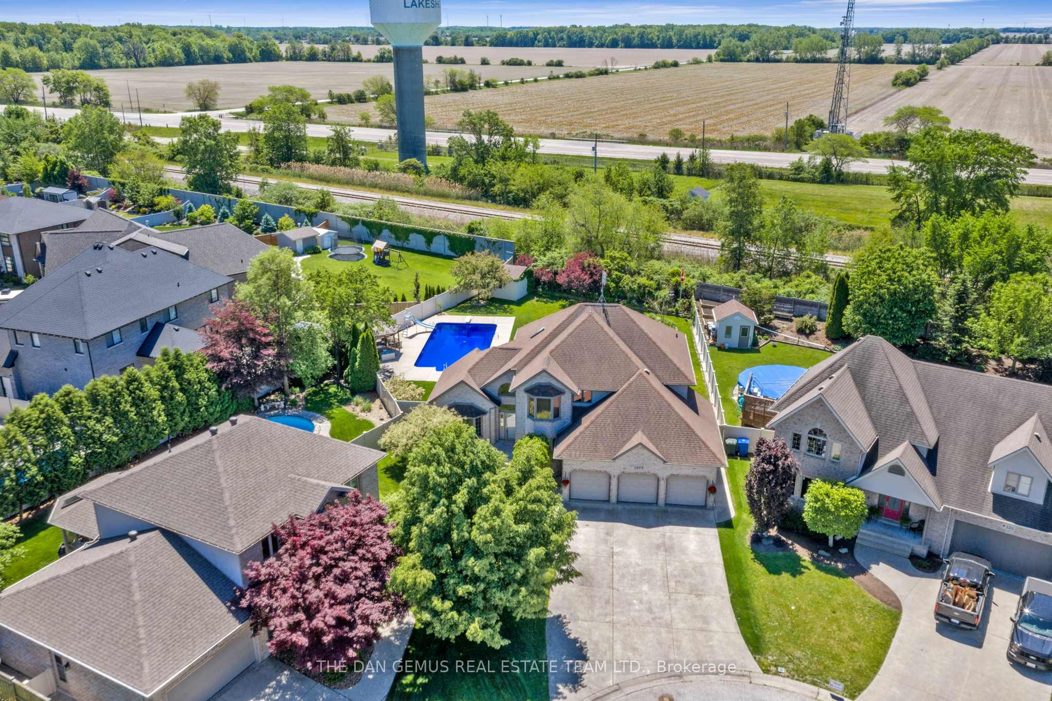130 Pheasant Run Drive, Lakeshore, ON N0R 1A0 photo 2