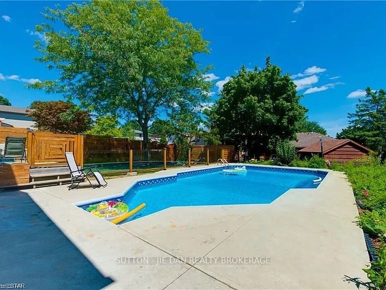 1027 Flintlock Court, London North, ON N6H 4M3 photo 2