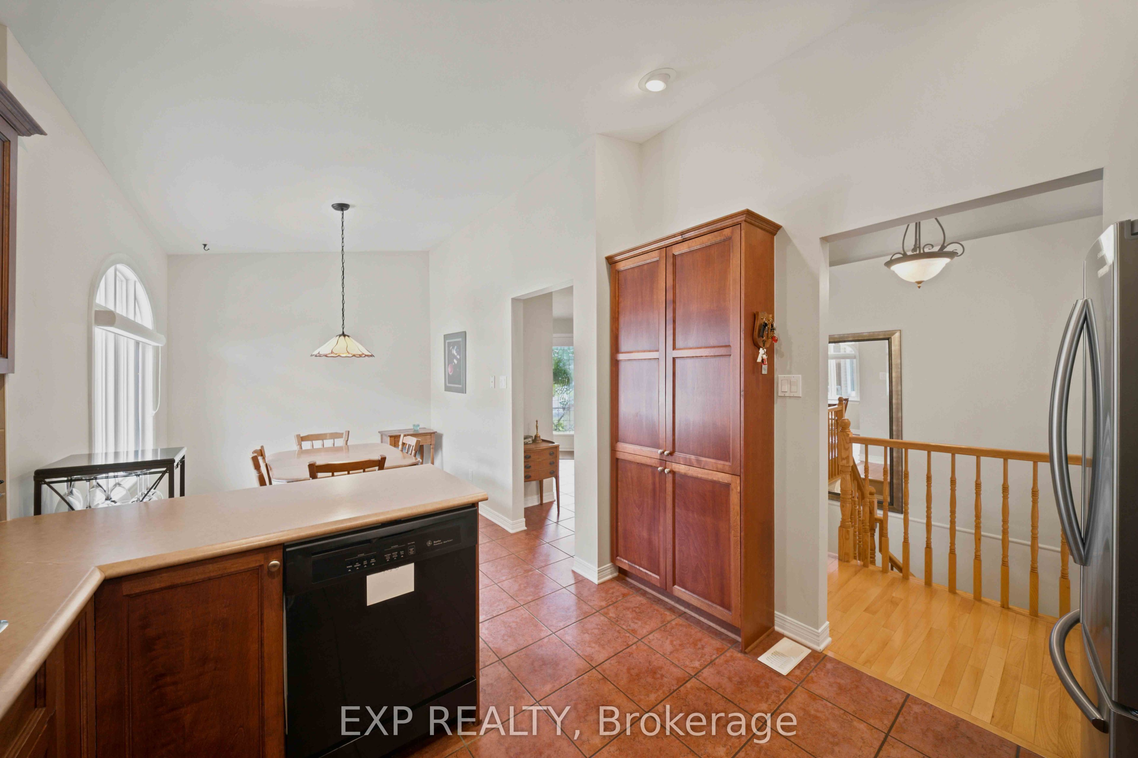 805 Hot Springs Way, Blossom Park - Airport and Area, ON K1V 1R9 photo 5