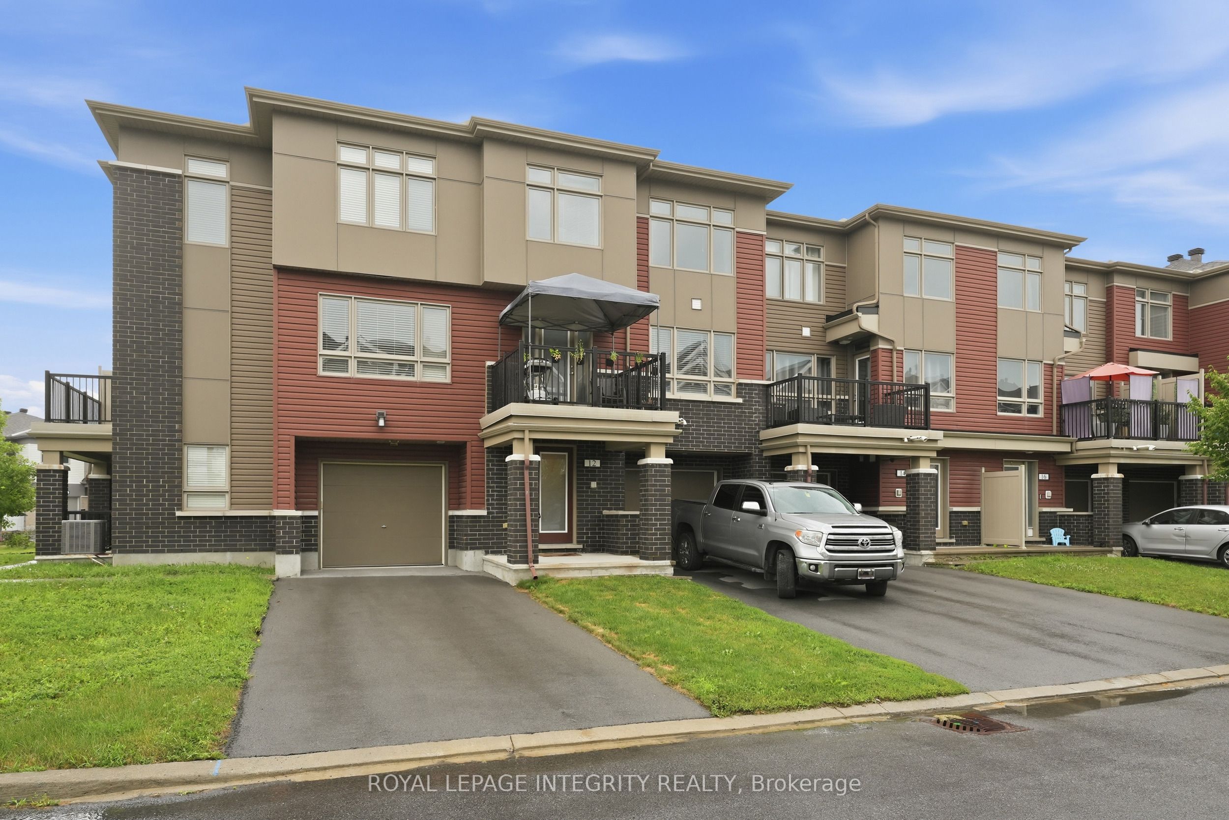 12 Squashberry Lane, Kanata, ON K2S 1E7 photo 2