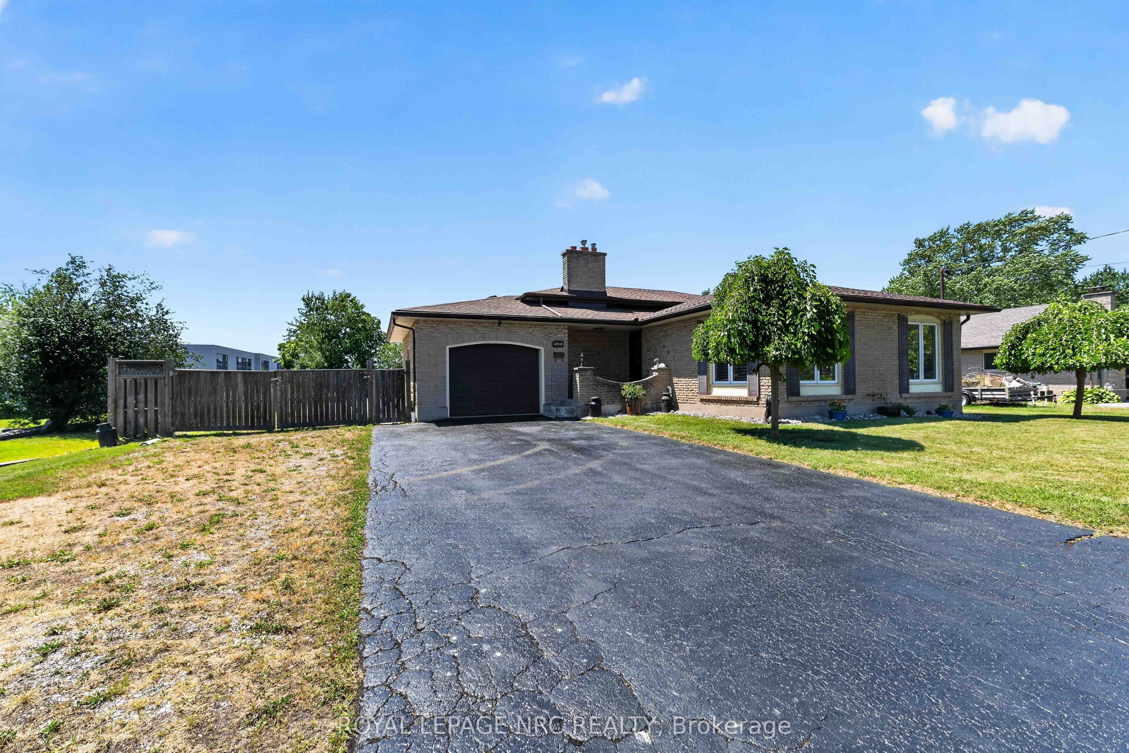 1095 Green Acres Drive, Fort Erie, ON L2A 5P2 photo 4