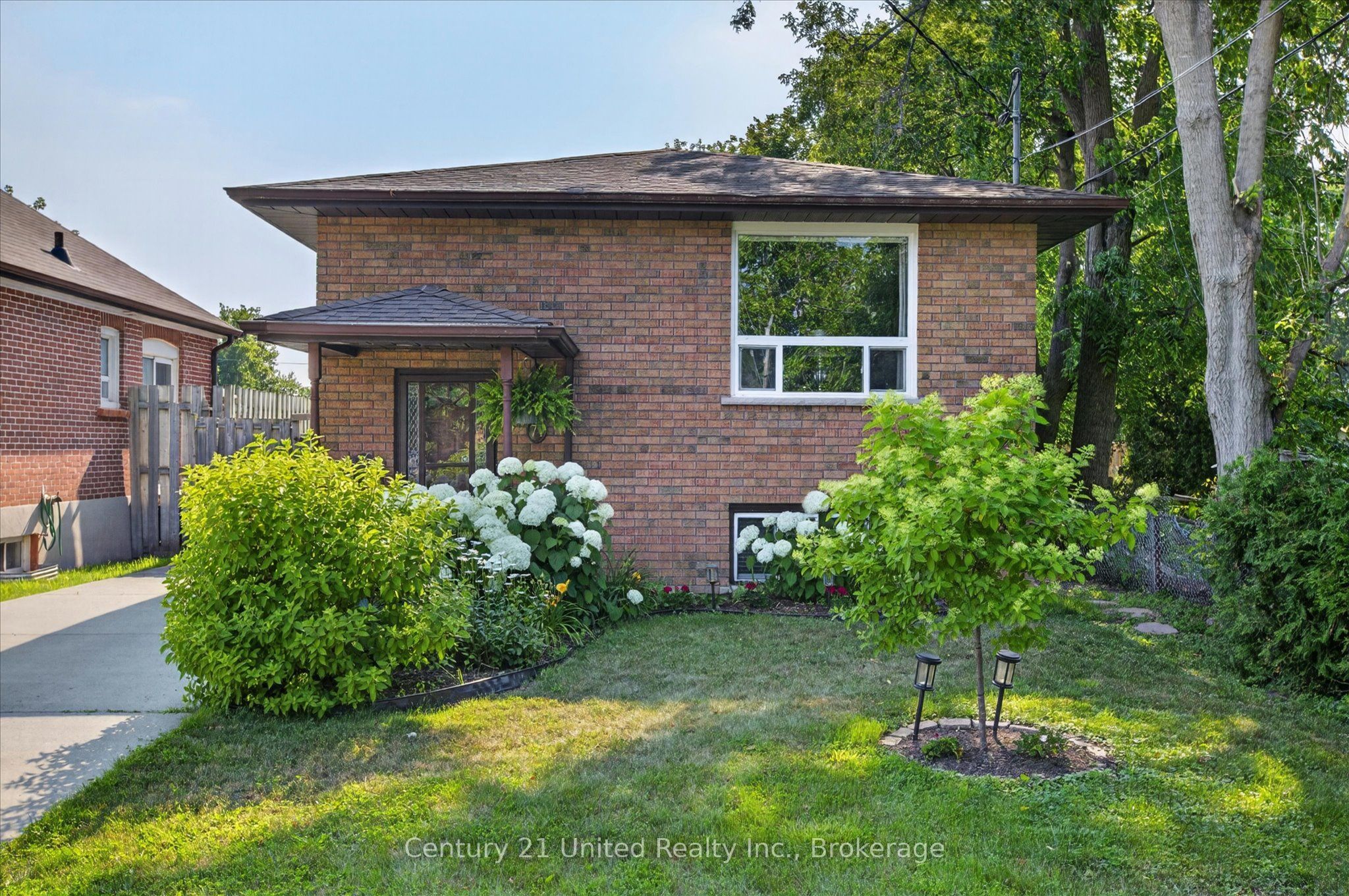 71 Pine Street, Peterborough, ON K9J 5A6 photo 2