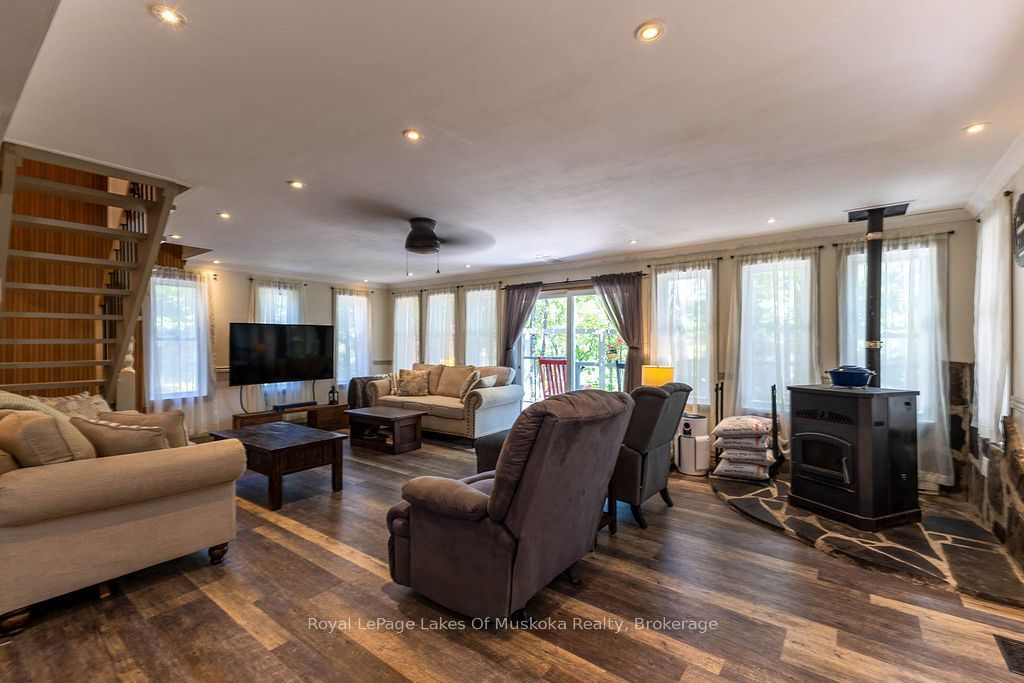 1075 Leonard Lake 2 Road, Muskoka Lakes, ON P1L 0M5 photo 4