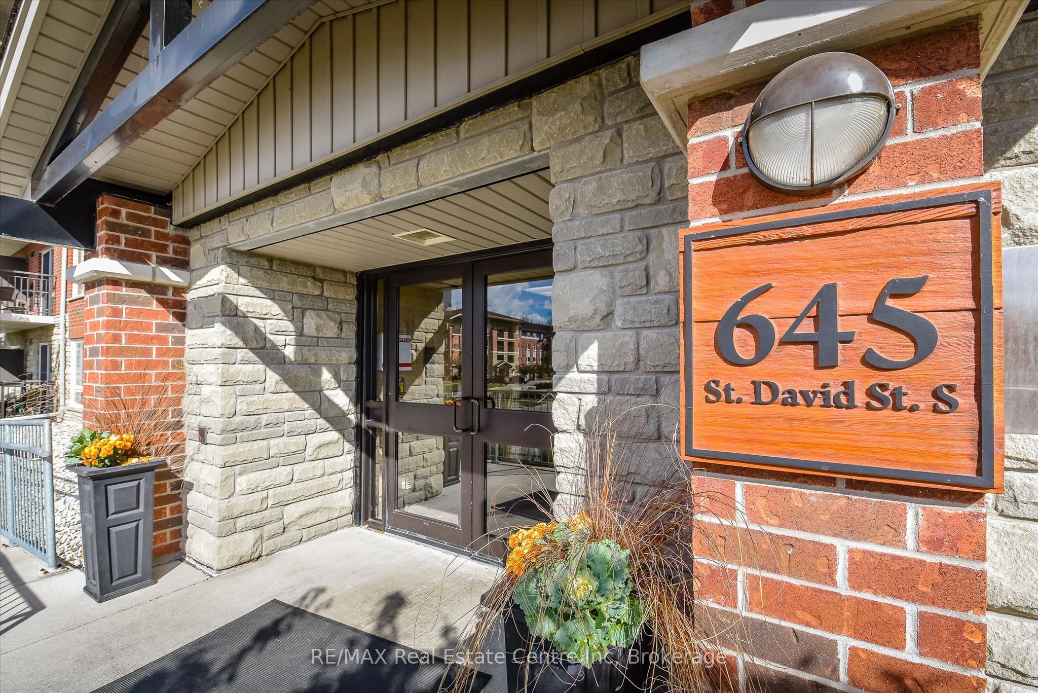645 St David Street S 302, Centre Wellington, ON N1M 0A9 photo 3