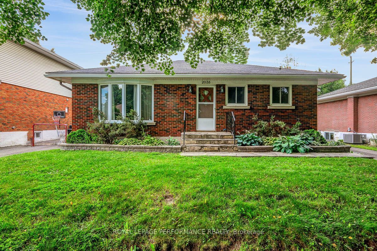 2038 Arch Street, Elmvale Acres and Area, ON K1G 2H1