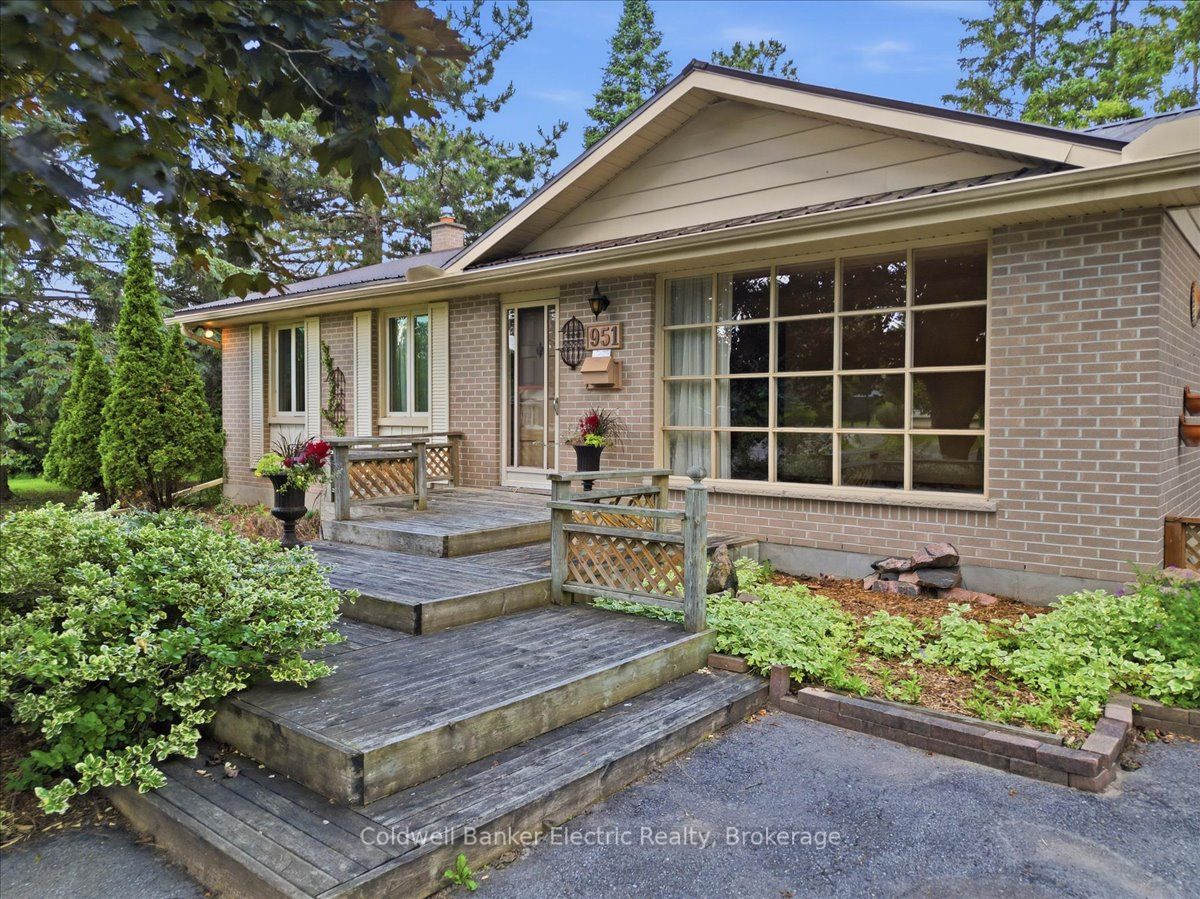 951 St. Paul's Street, Peterborough, ON K9H 6J7 photo 2