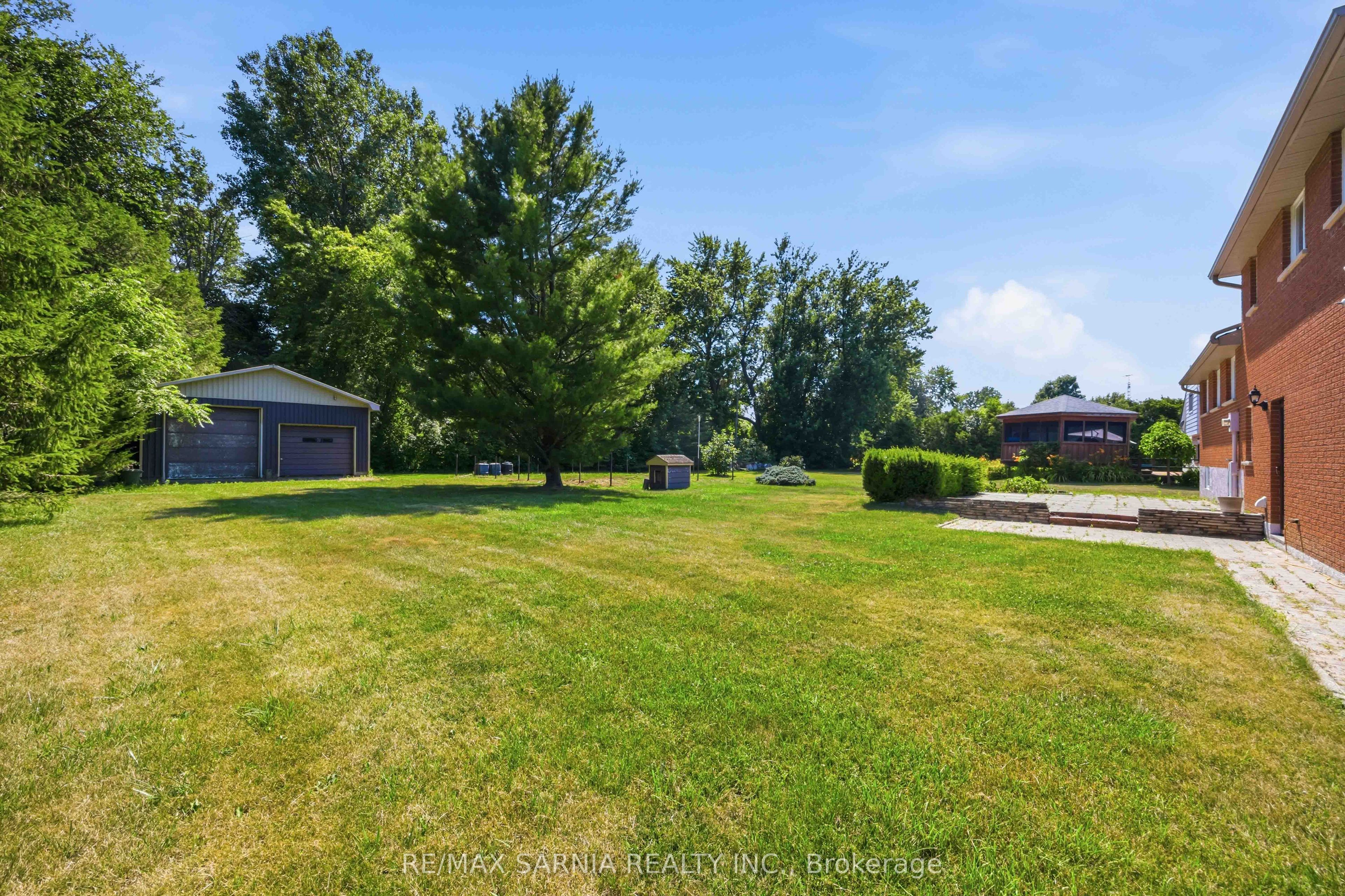 4193 Bluepoint Drive, Plympton-Wyoming, ON N0N 1J6 photo 3