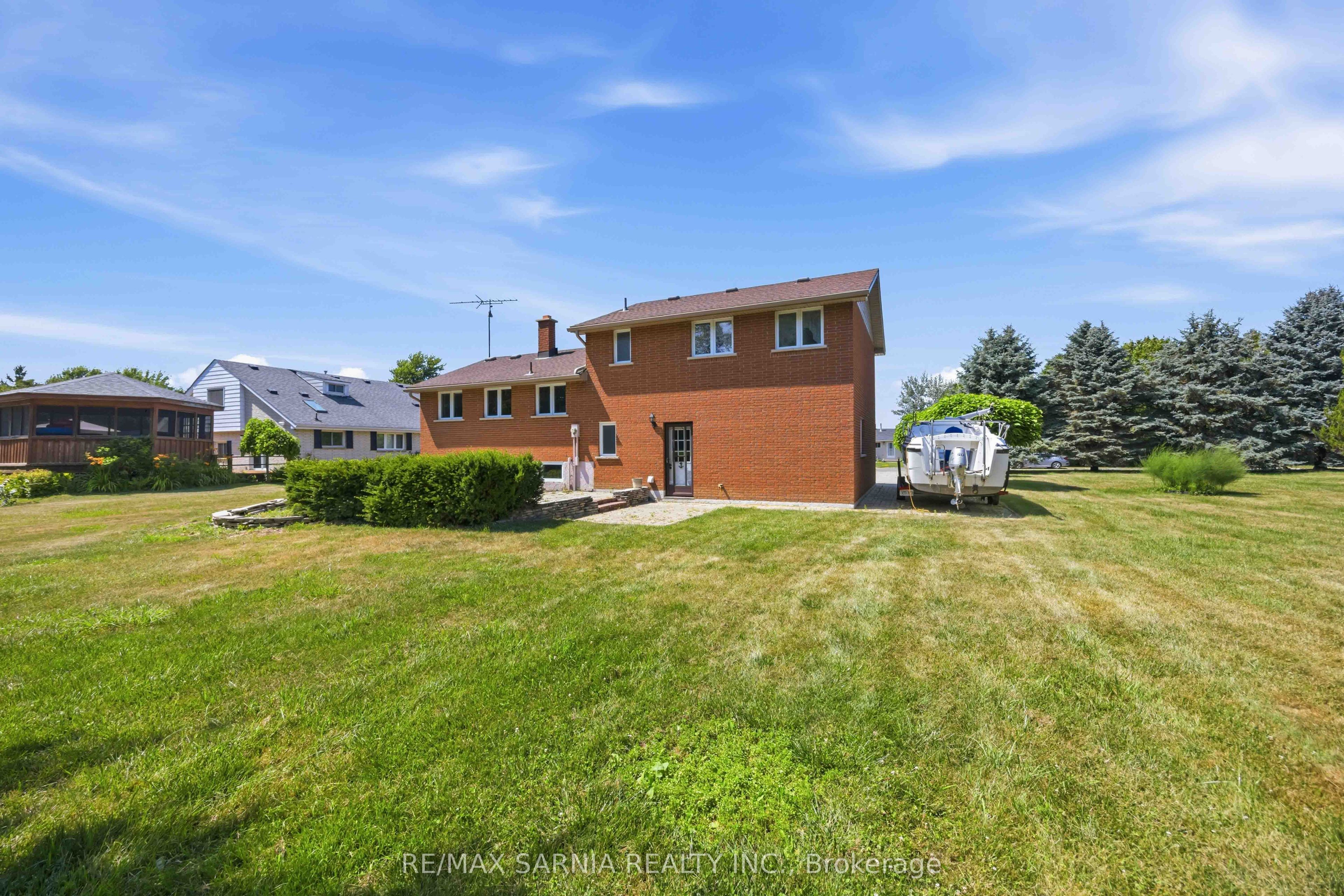 4193 Bluepoint Drive, Plympton-Wyoming, ON N0N 1J6 photo 5