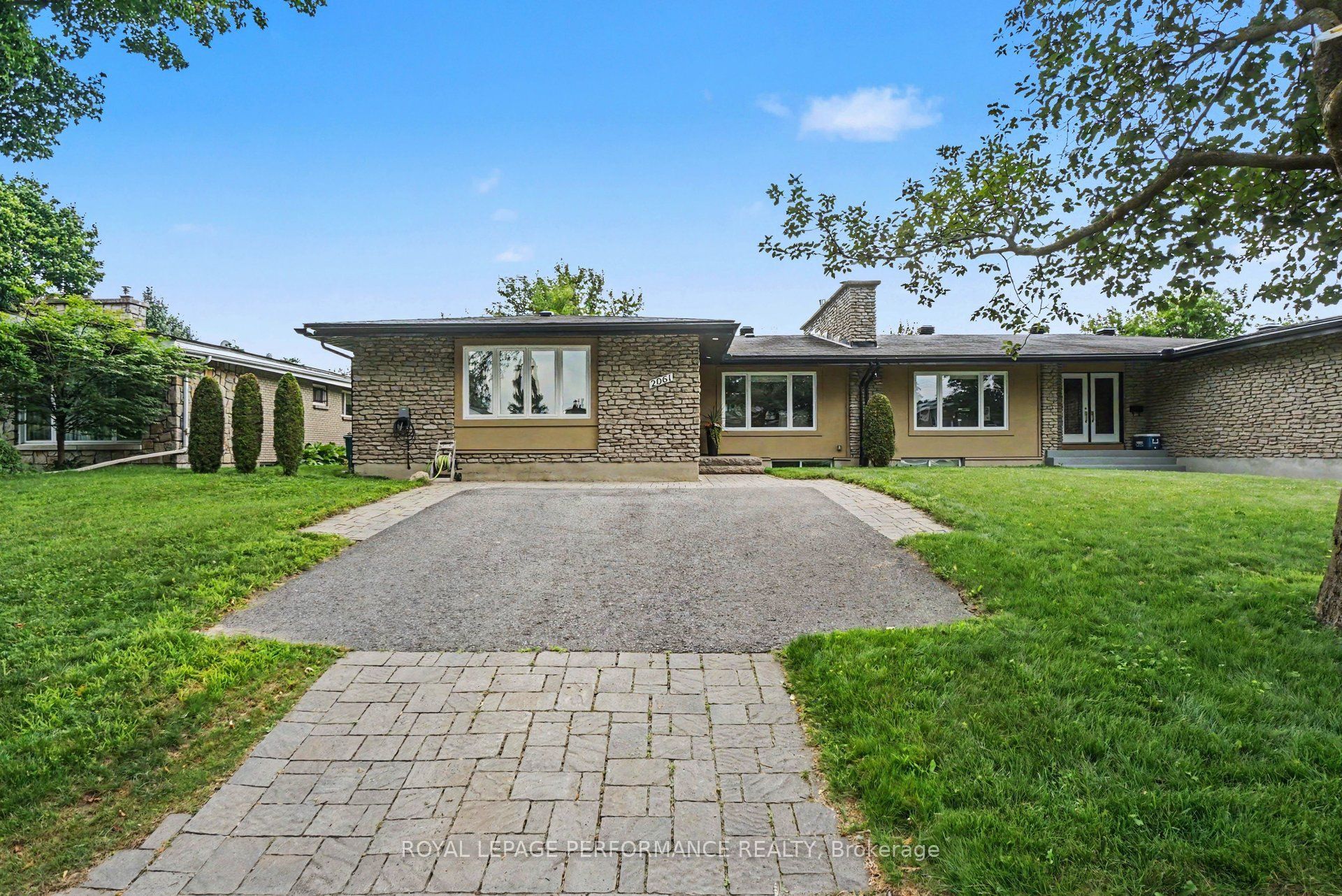 2061 Cabot Street, Alta Vista and Area, ON K1H 6J7