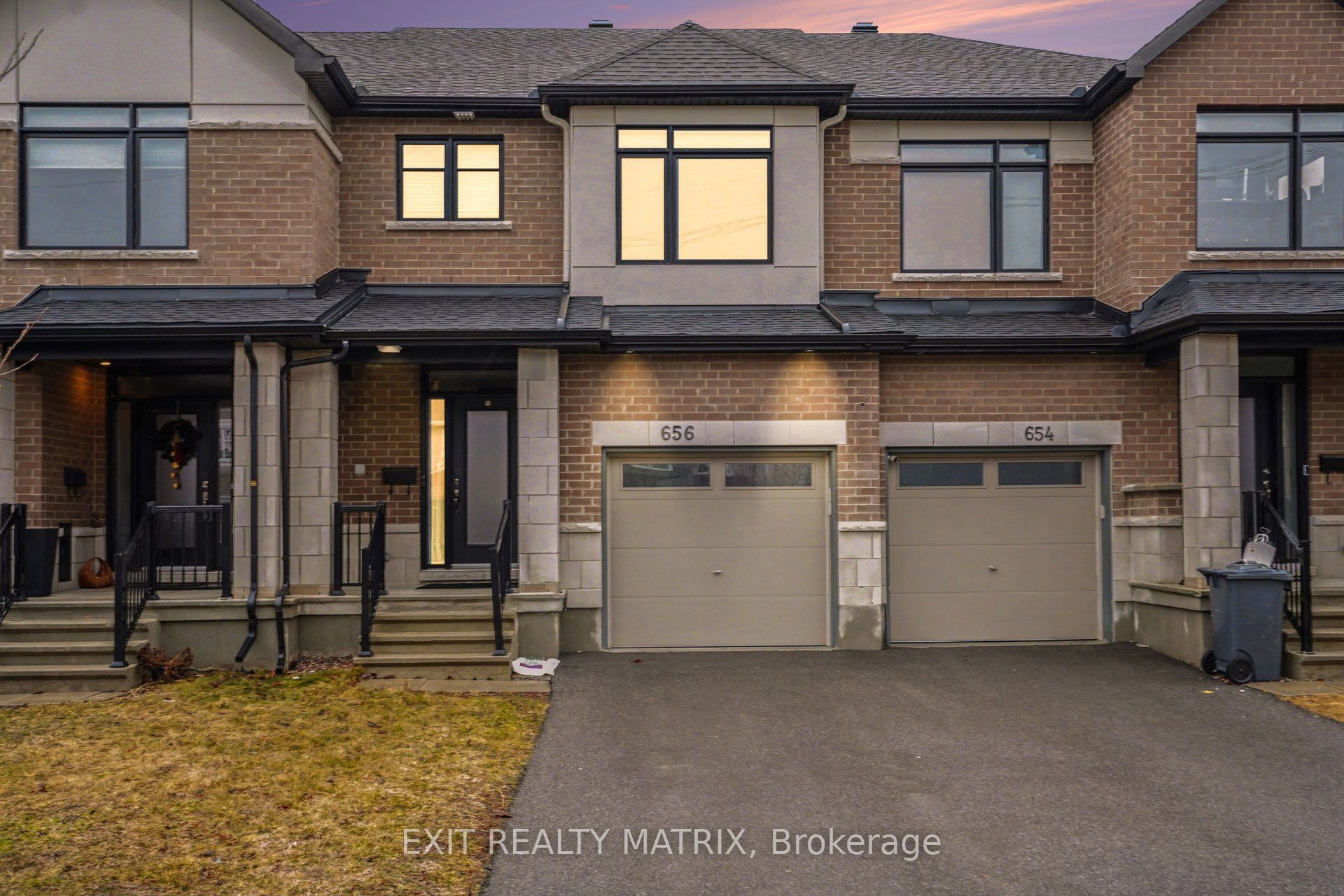 656 Putney Crescent W, Stittsville - Munster - Richmond, ON K2S 2N7 photo 2
